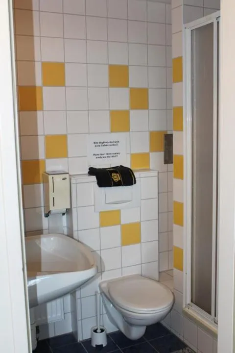 Bathroom in Westend City Hostel