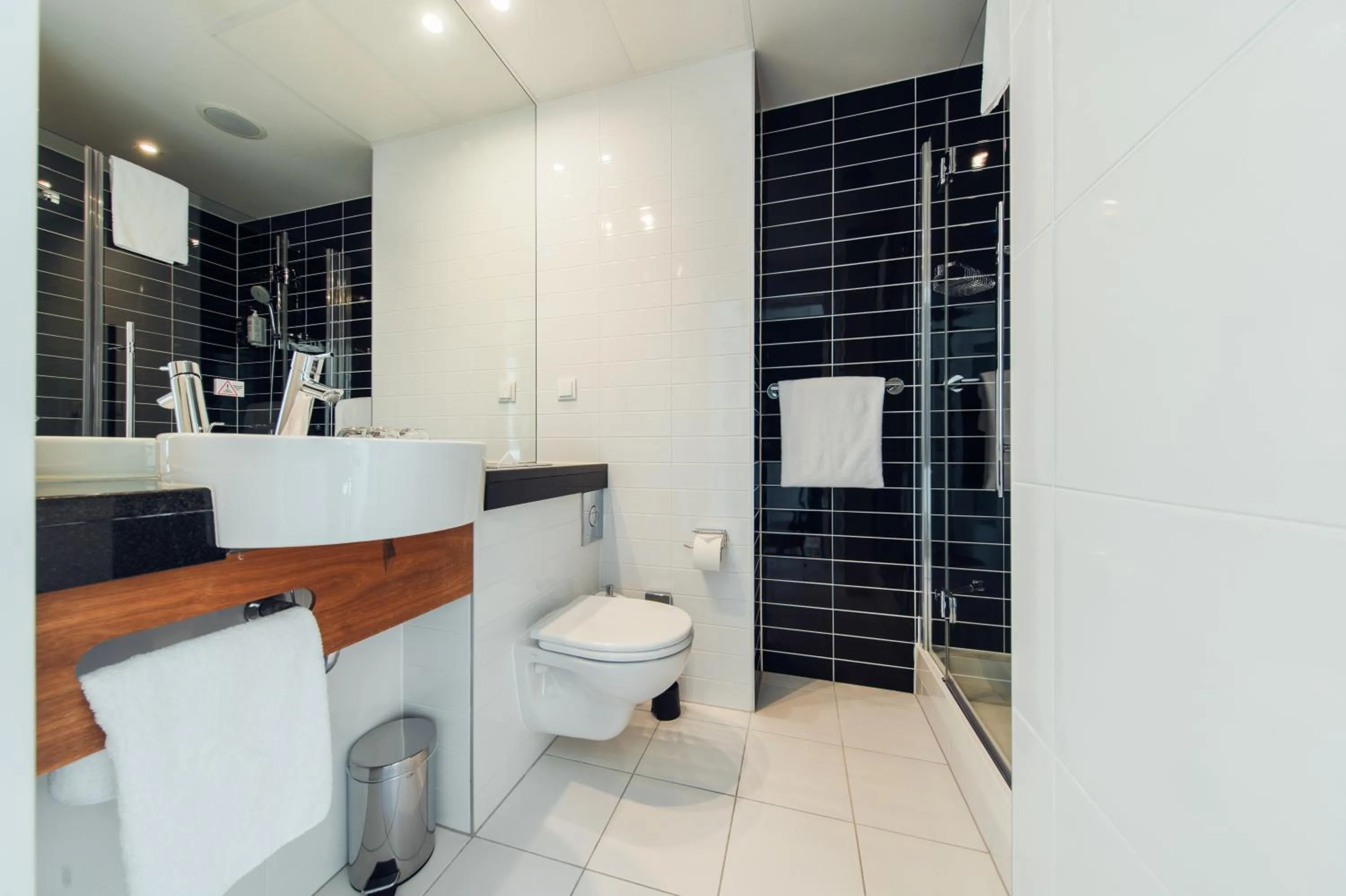 Bathroom in ibis Styles Warszawa Airport