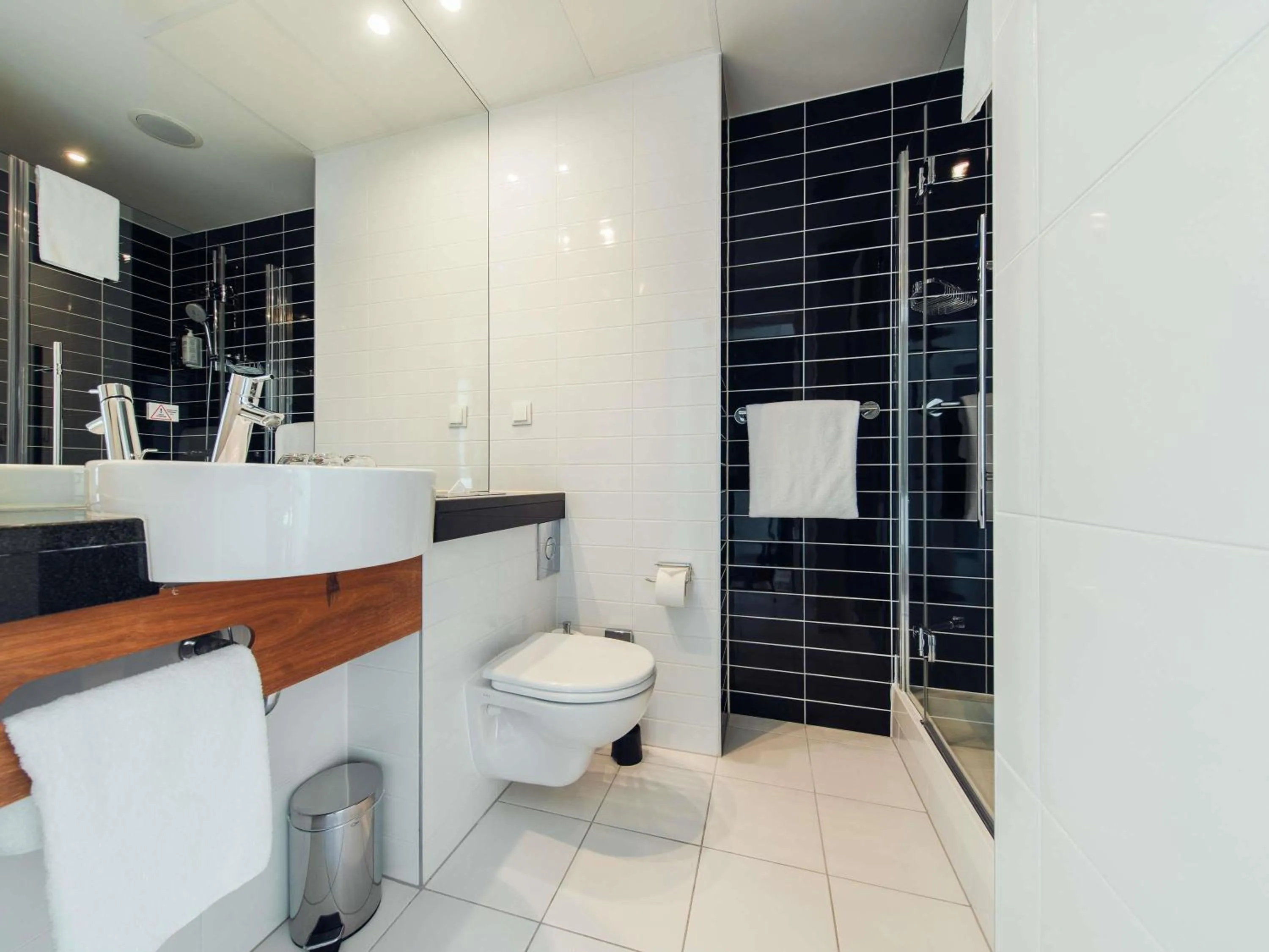 Bedroom in ibis Styles Warszawa Airport