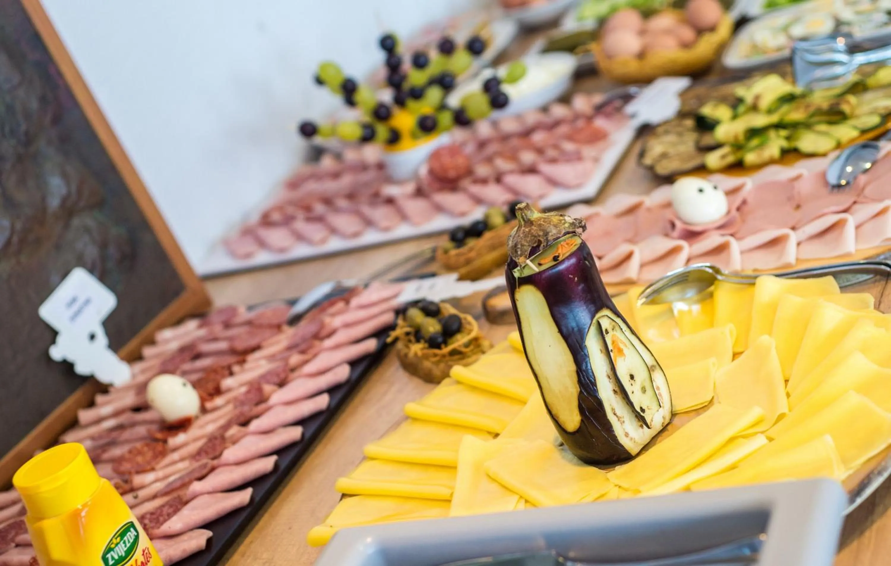 Restaurant/places to eat in Beach Hotel