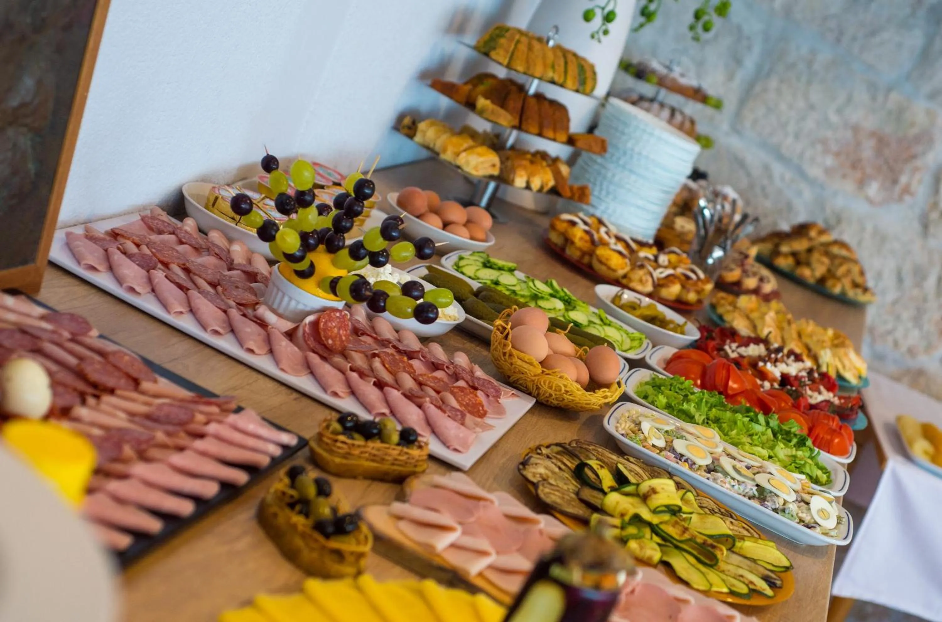 Restaurant/places to eat in Beach Hotel