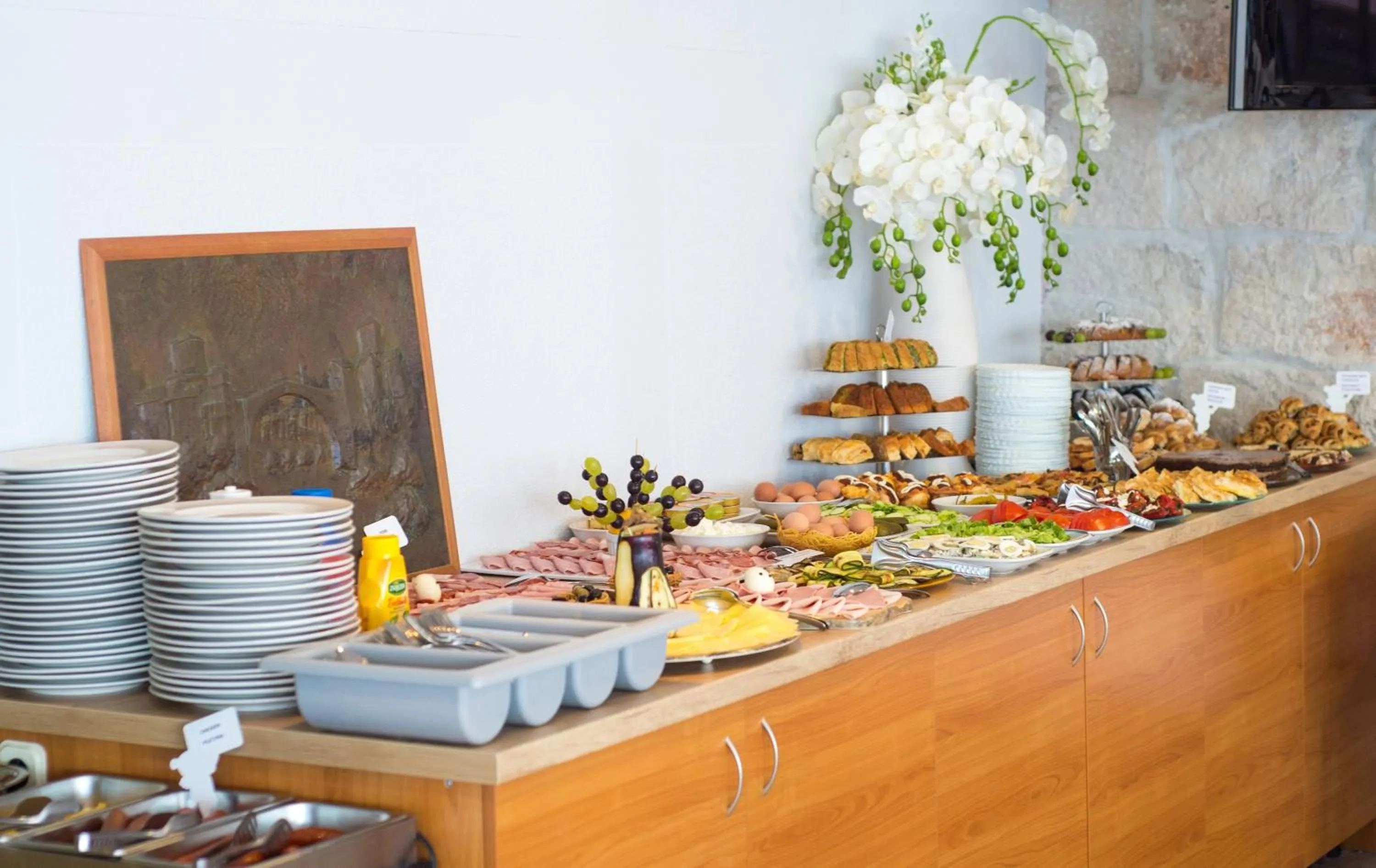 Restaurant/places to eat in Beach Hotel