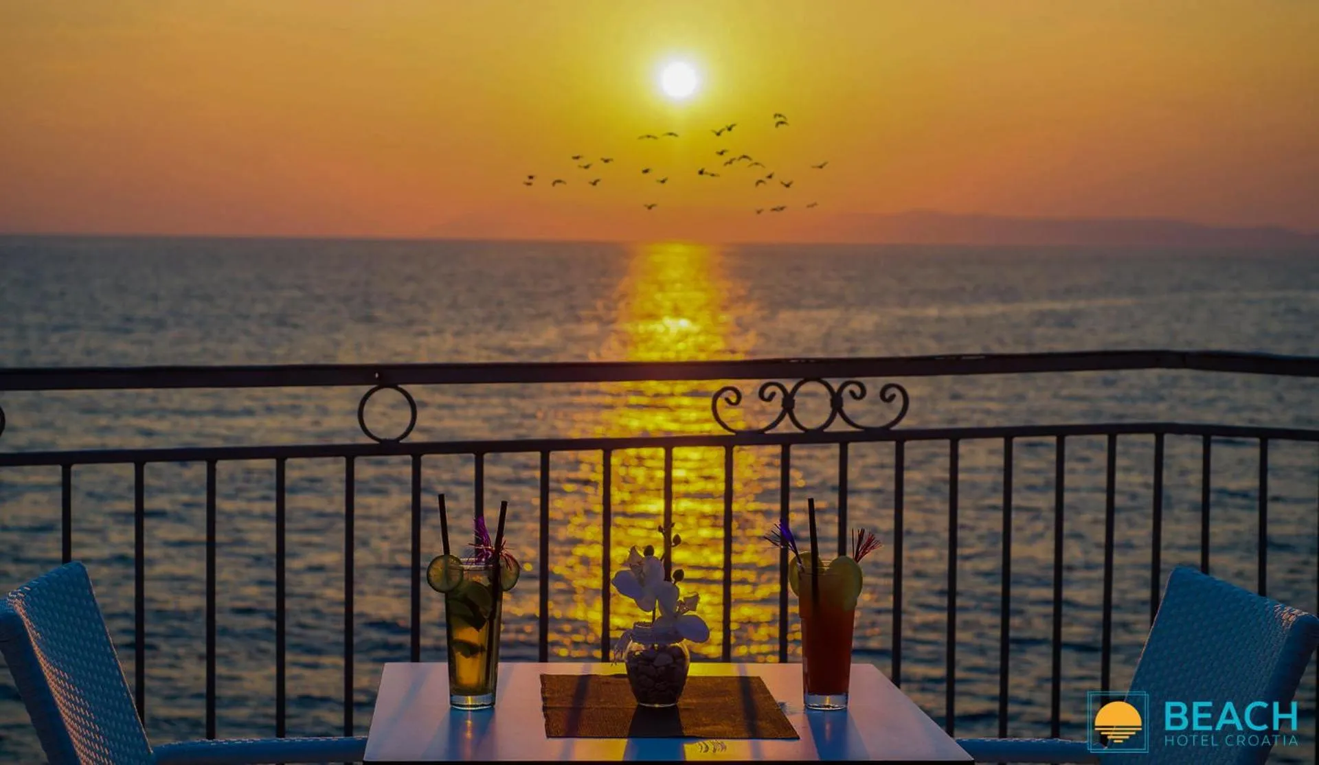 Restaurant/places to eat in Beach Hotel