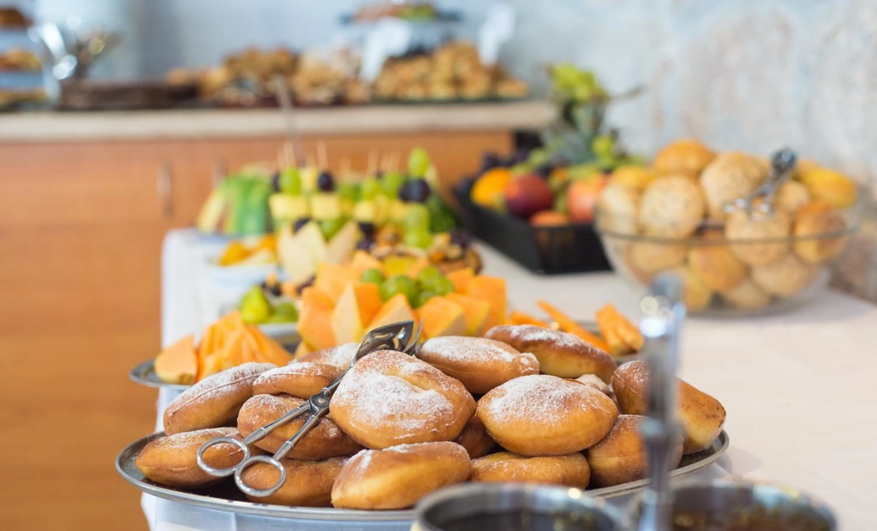 Restaurant/places to eat in Beach Hotel