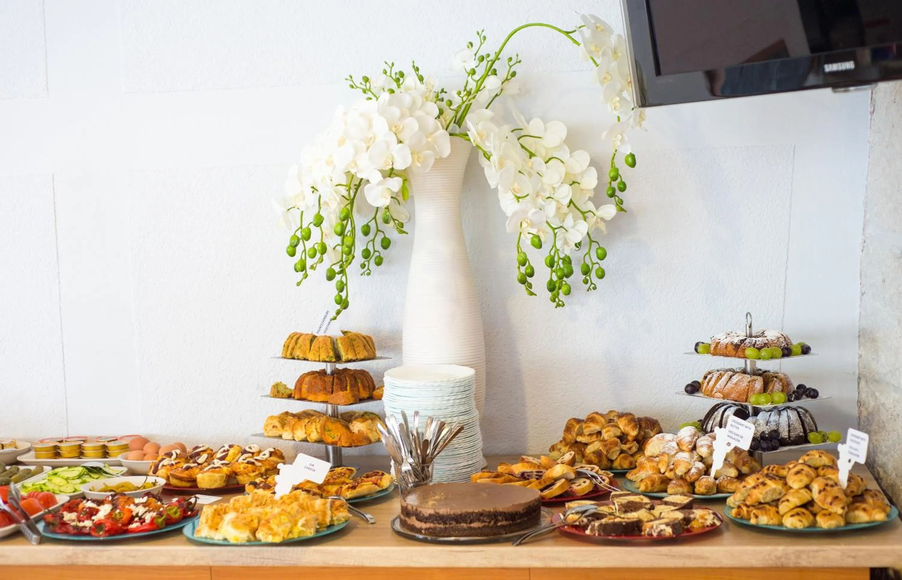 Restaurant/places to eat in Beach Hotel