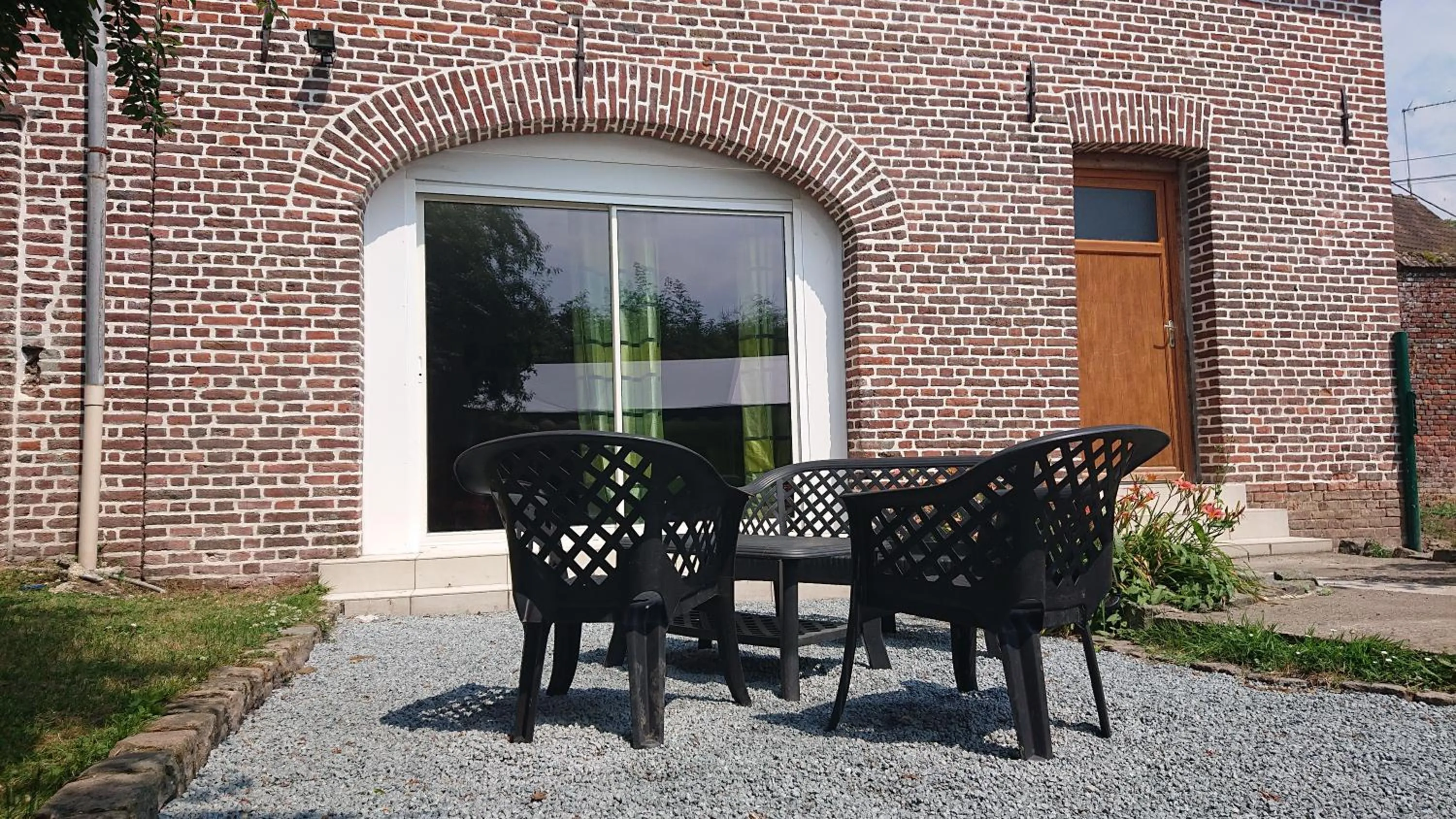 Patio in Les Chambres du Relais