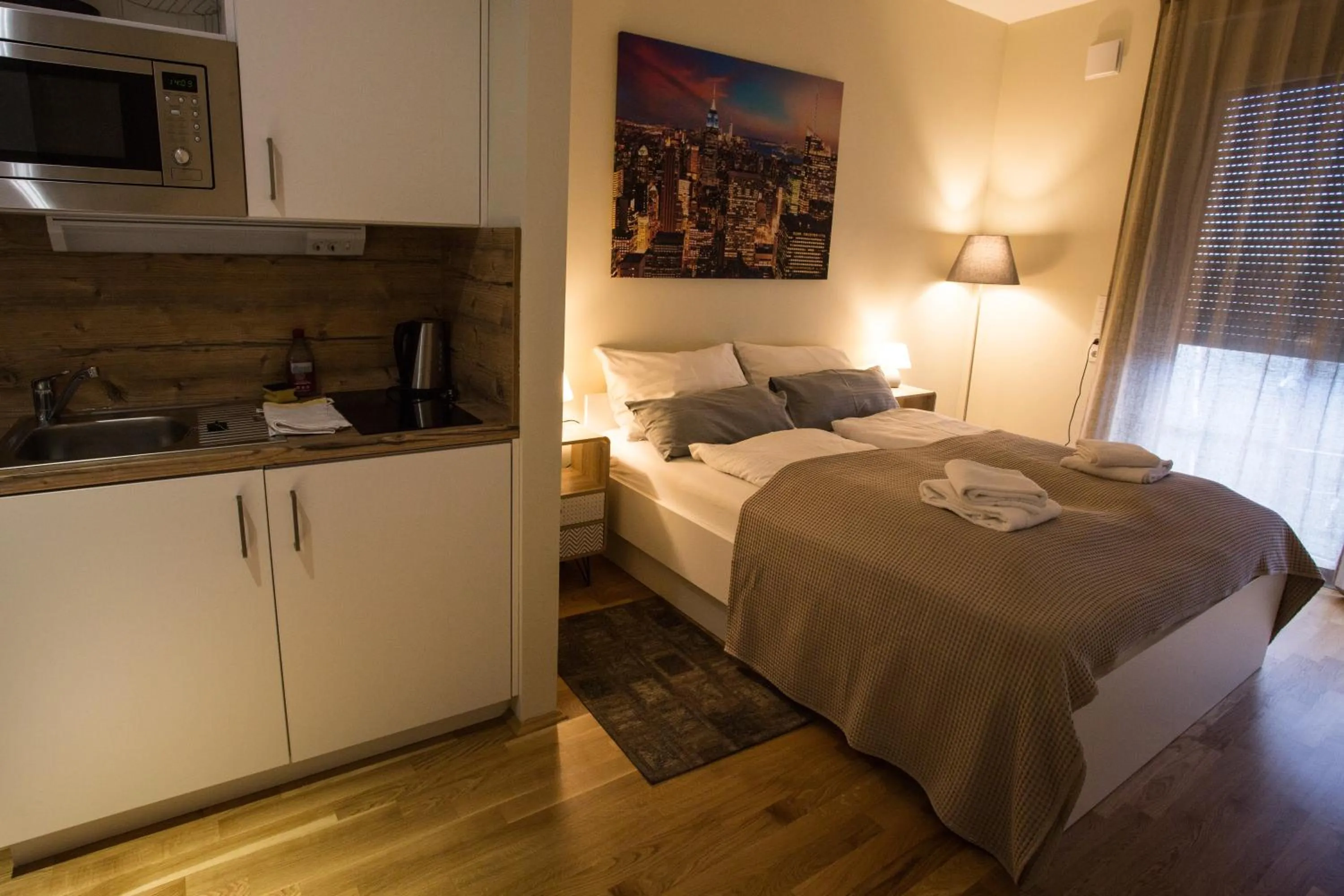 Kitchen or kitchenette, Bed in Premium Apartment München Messe