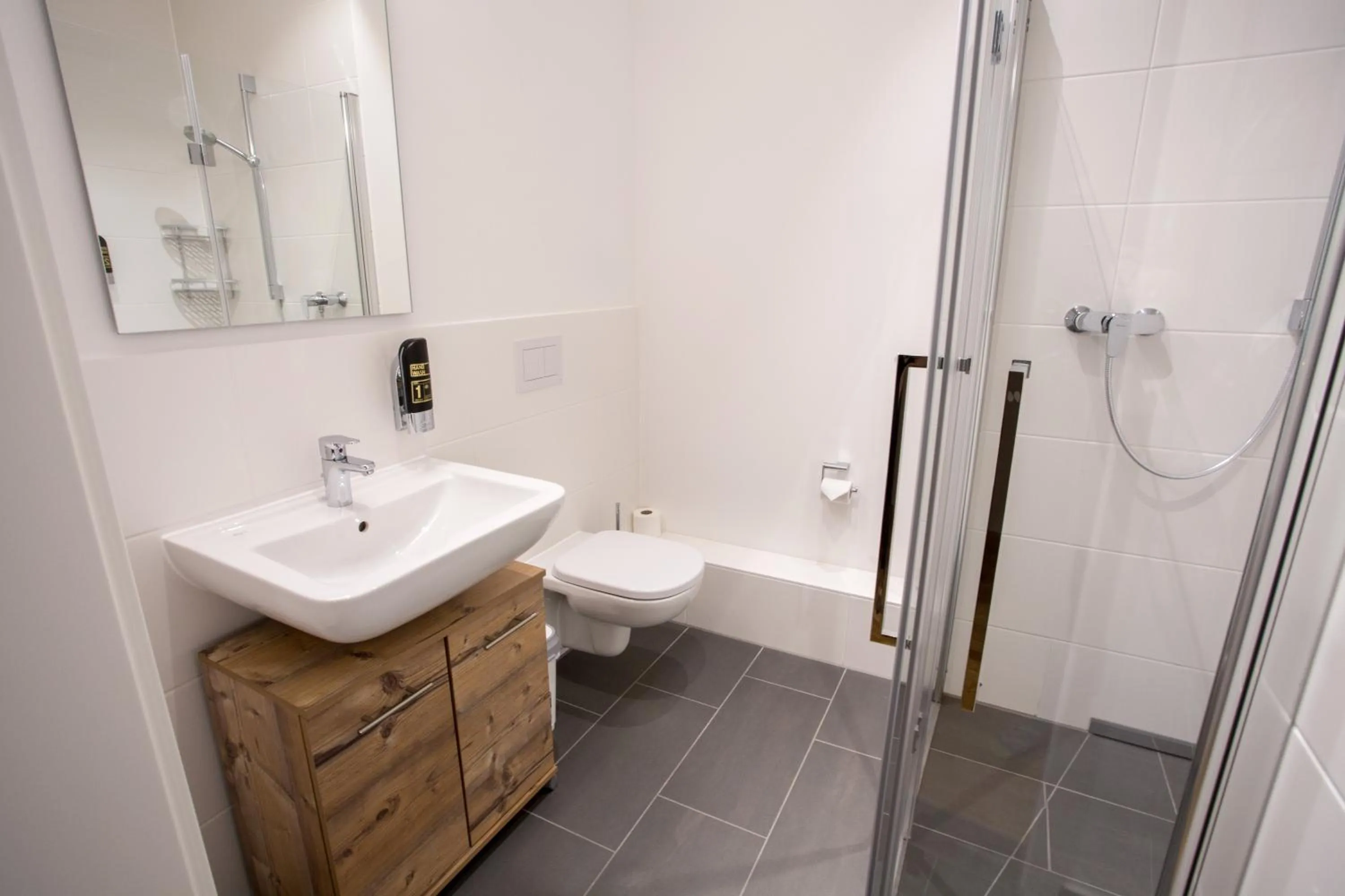 Shower in Premium Apartment München Messe