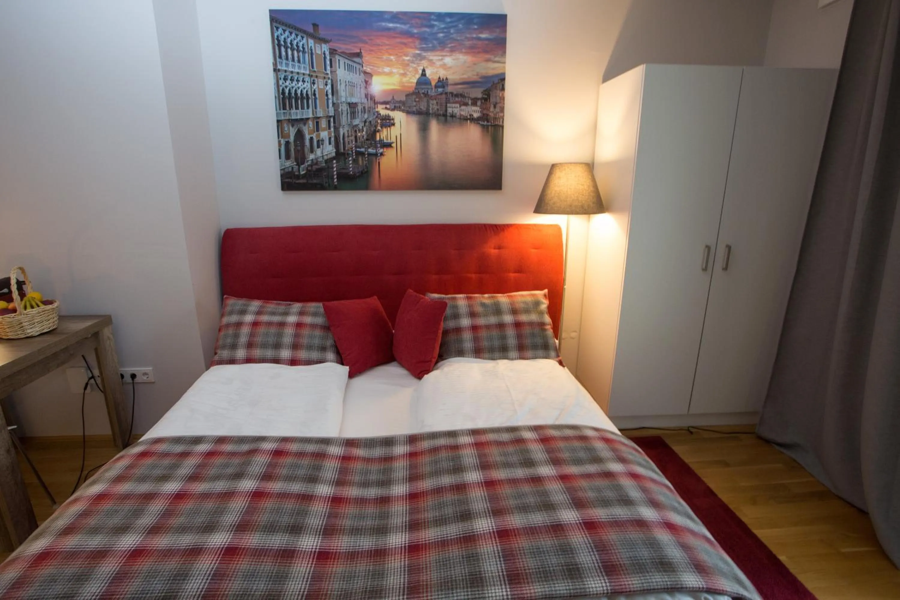 Bed in Premium Apartment München Messe