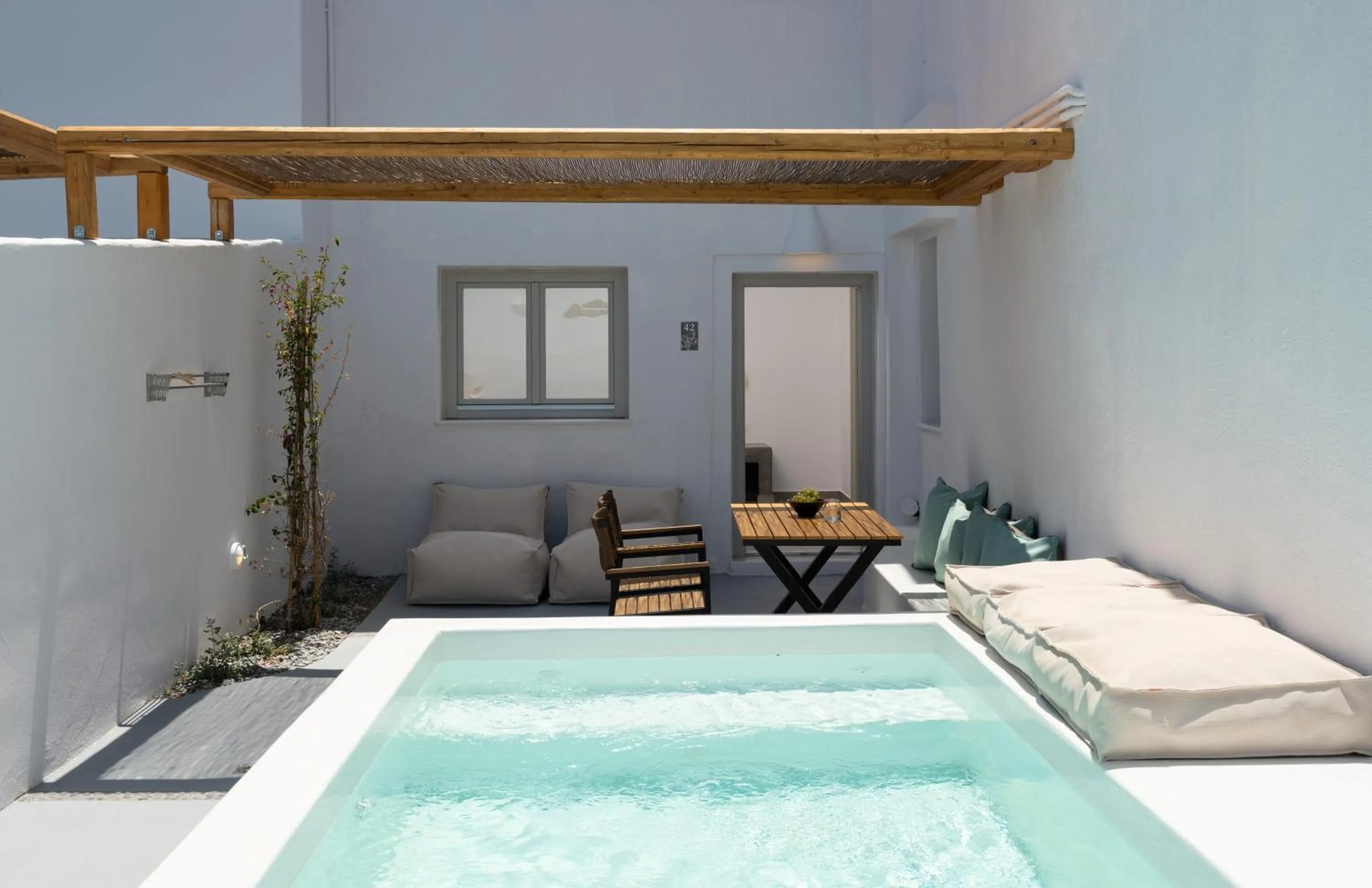 Swimming pool, Bed in Goulielmos Hotel & Spa