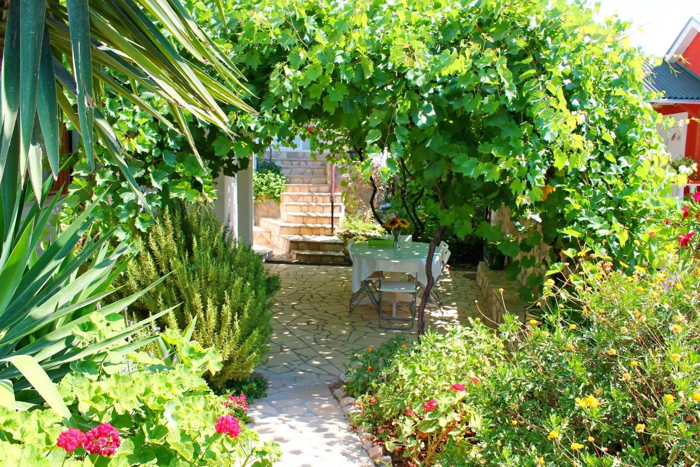 Garden in Apartments Villa Milna 1