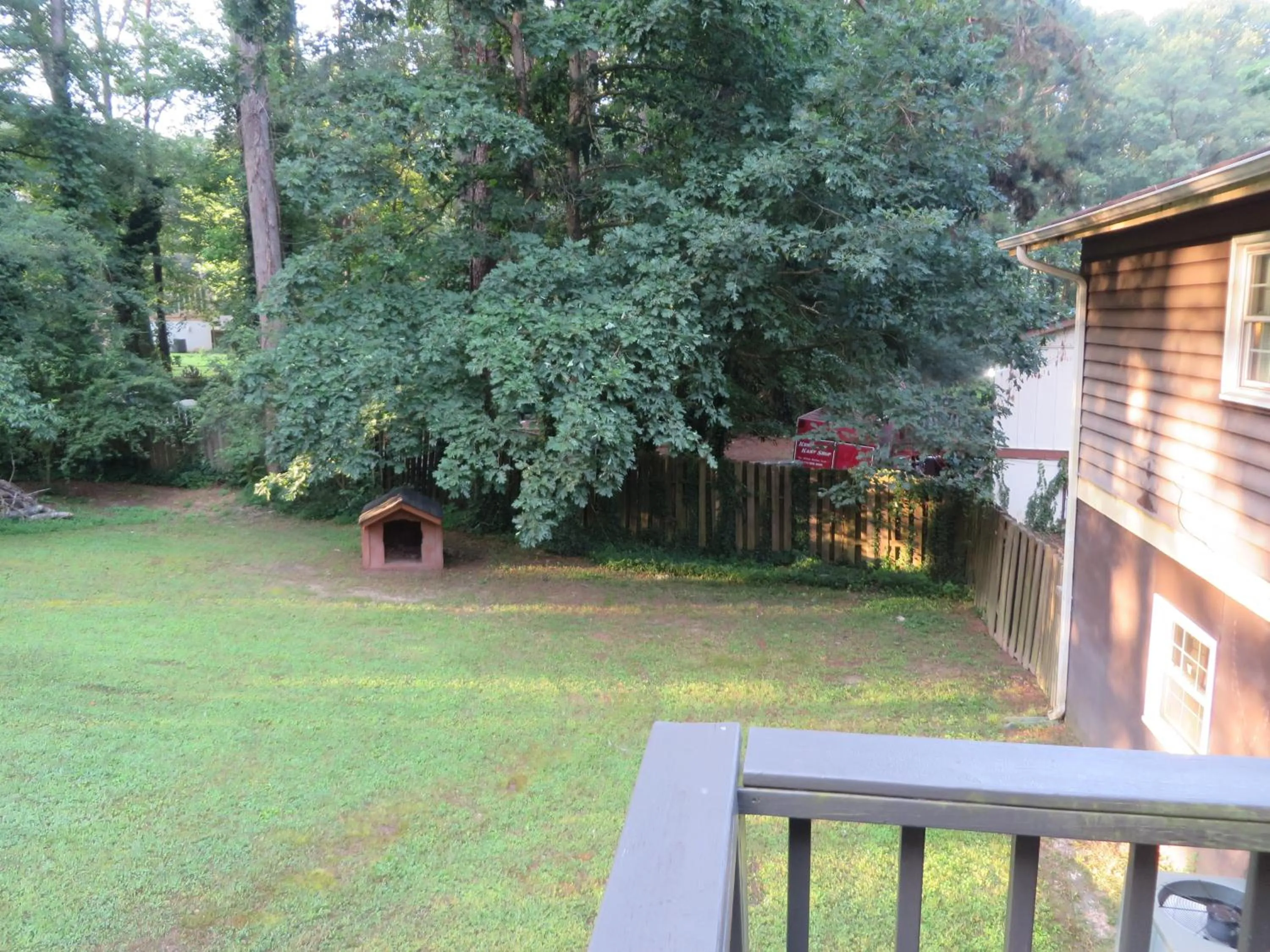 Garden in Atlanta Hartsfield Airport Guesthouse - Netflix Disney Amzn