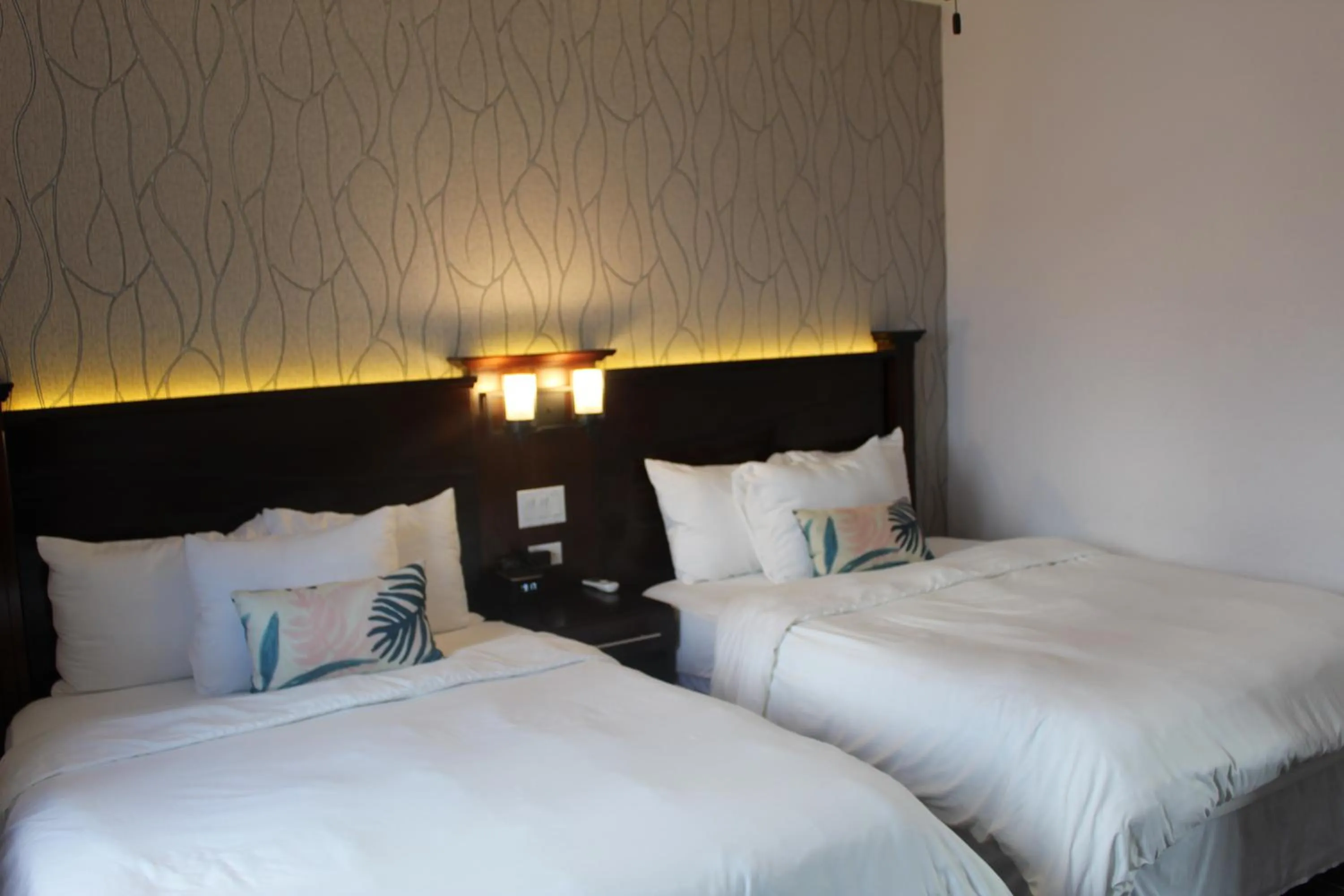 Bathroom, Bed in Barefoot Caye Caulker Hotel