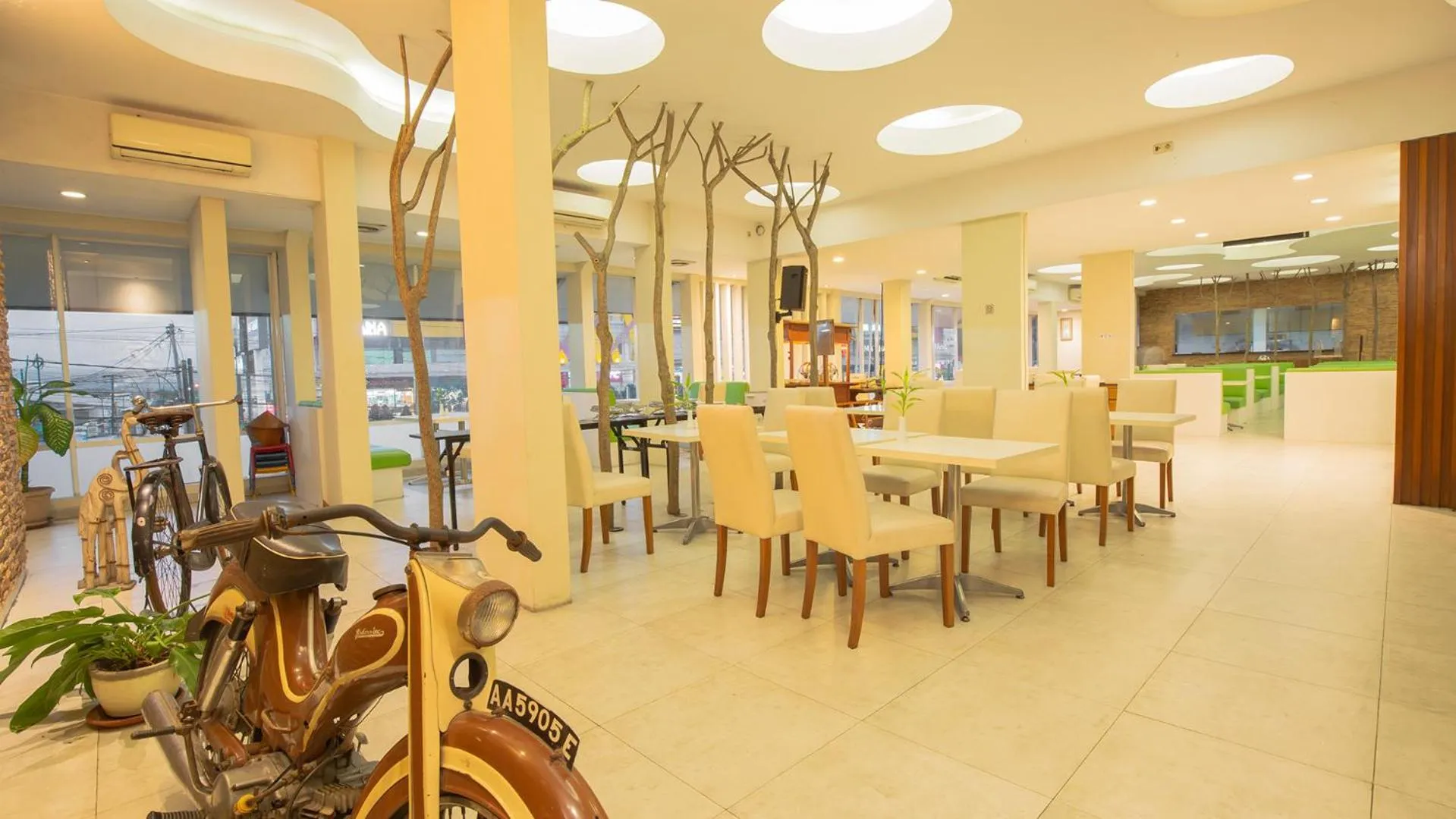 Restaurant/places to eat in Front One Resort Magelang