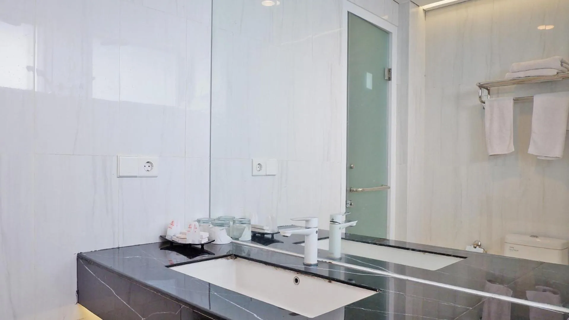 Front One Resort Magelang