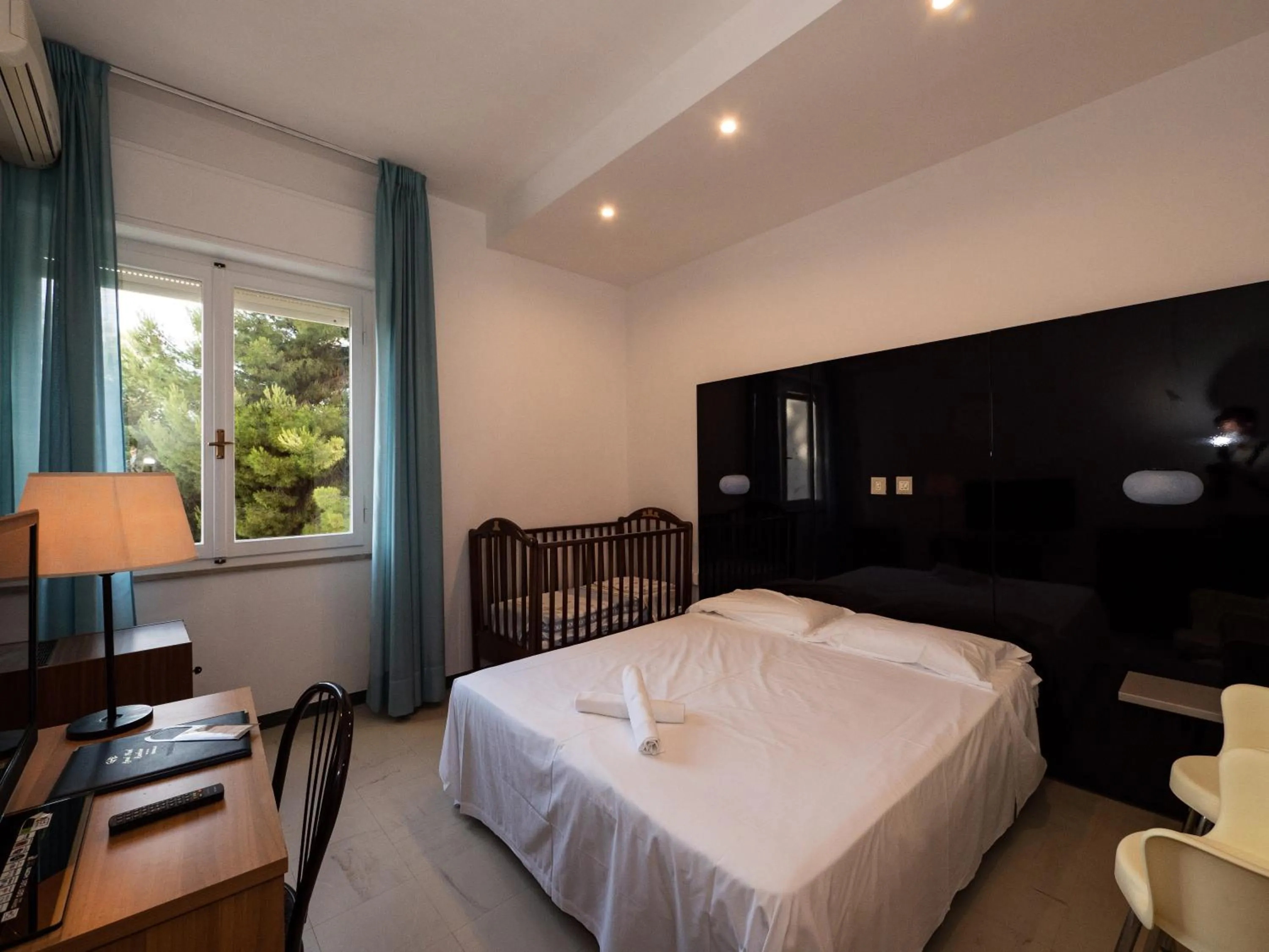 Bedroom, Bed in Grand Hotel Excelsior