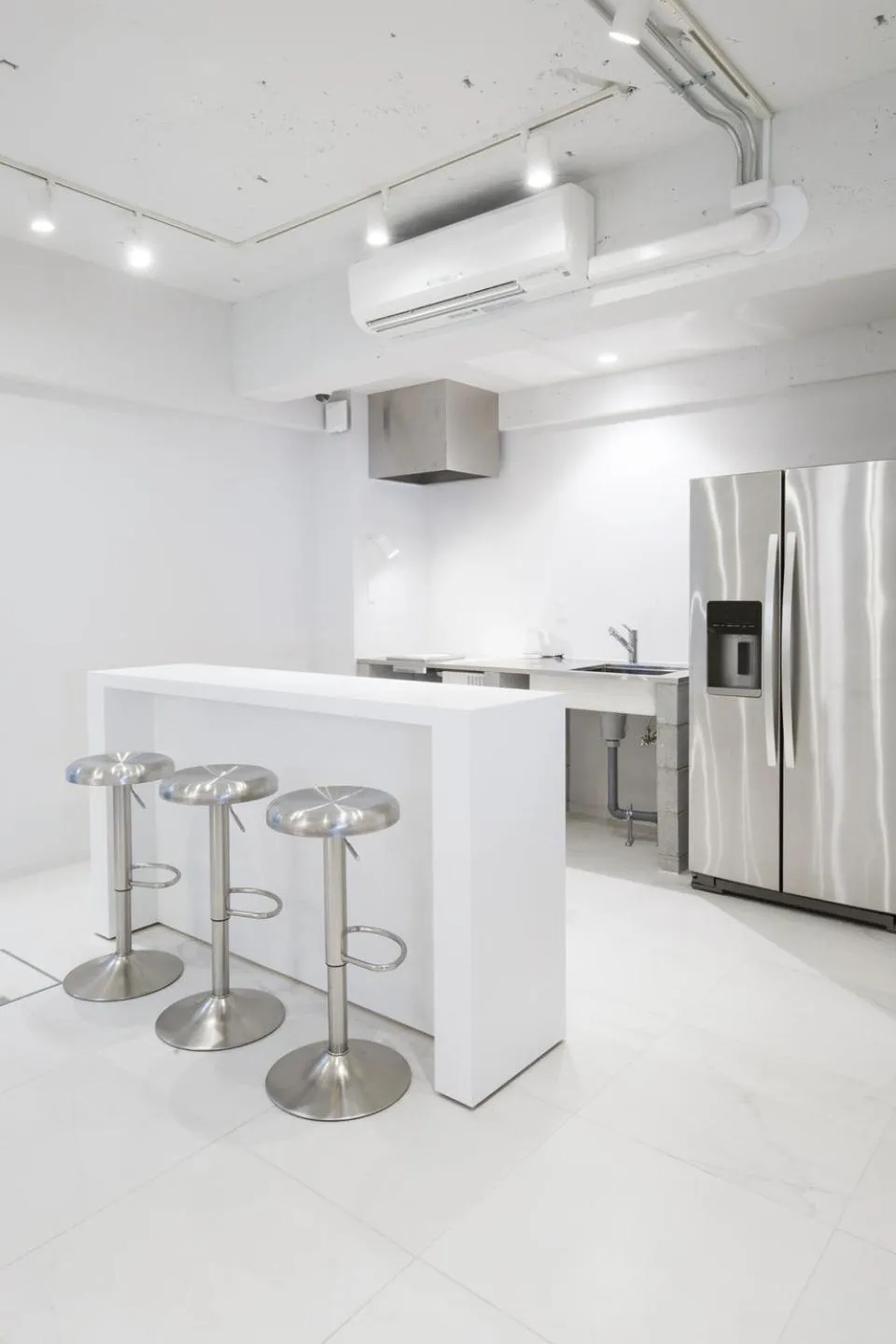 Communal kitchen in TSUKIMI HOTEL