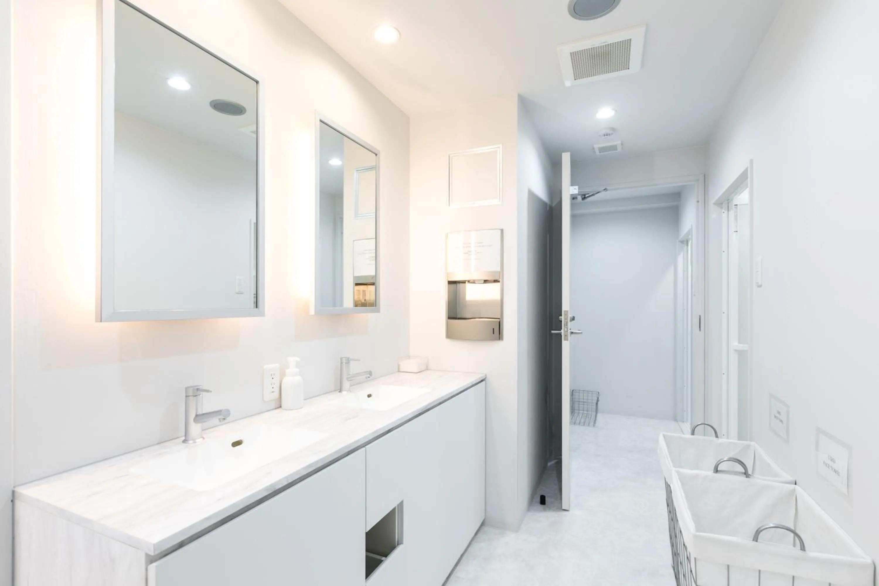 Shower in TSUKIMI HOTEL