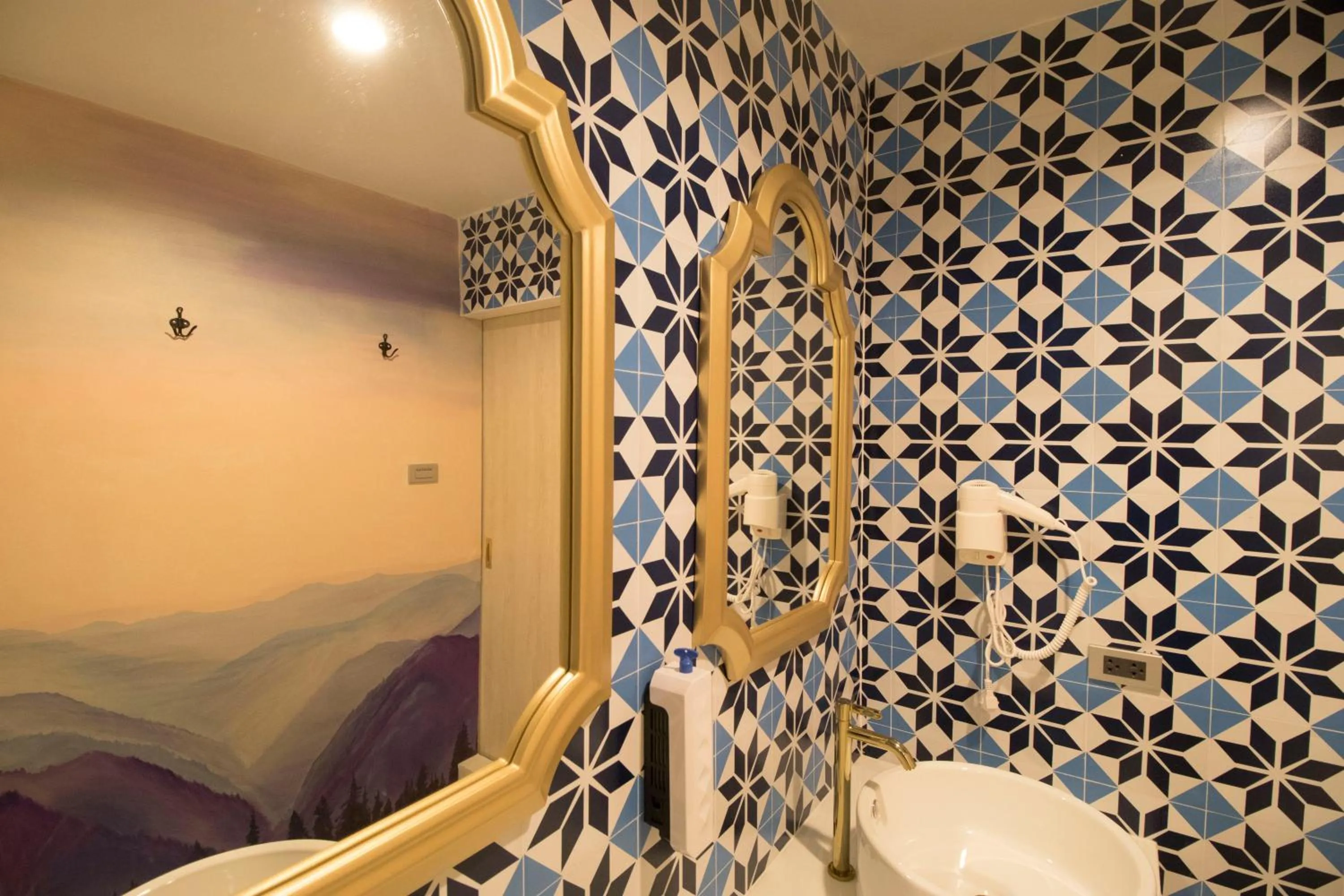 The LOL Elephant Hostel