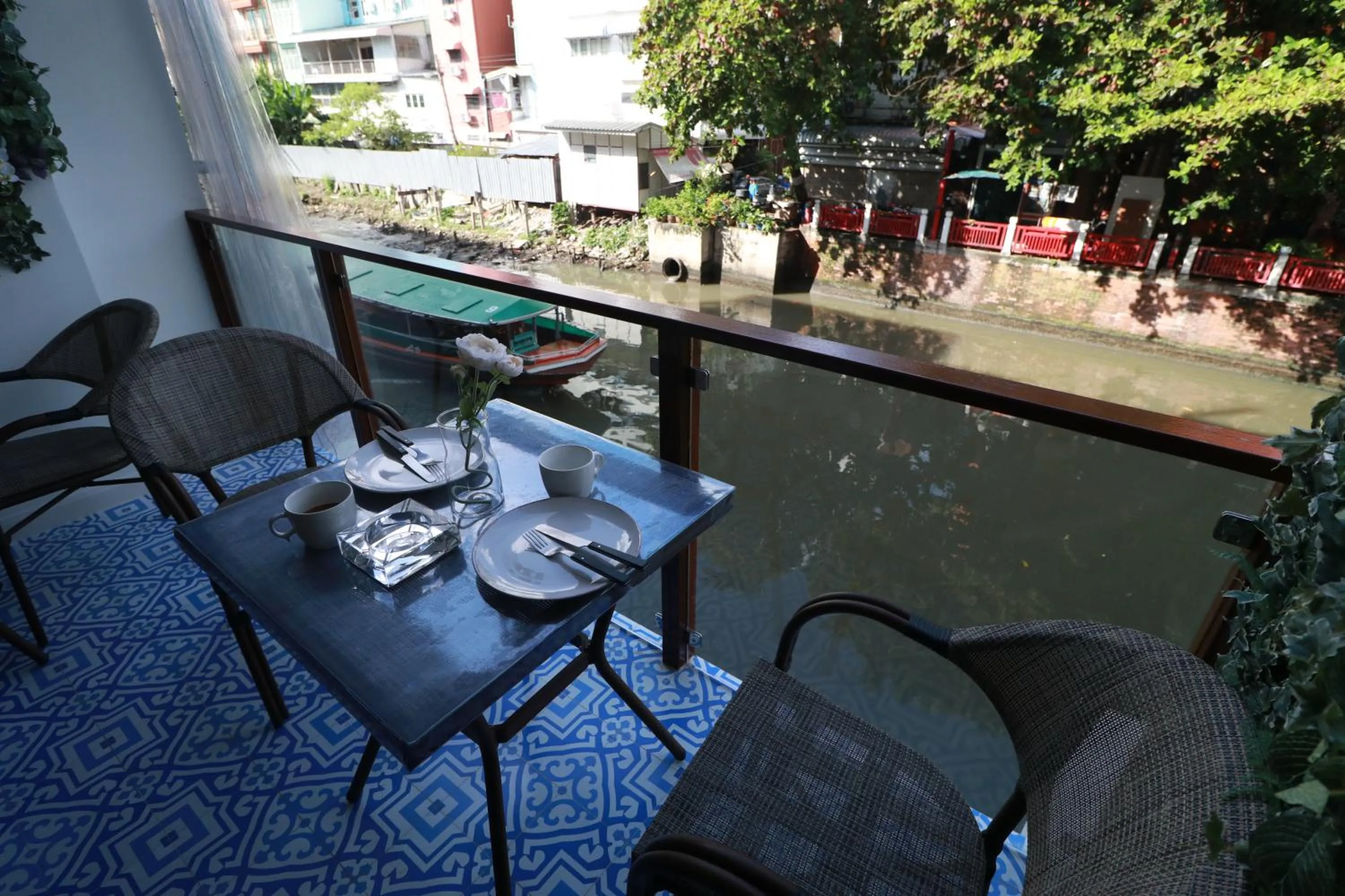 The LOL Elephant Hostel