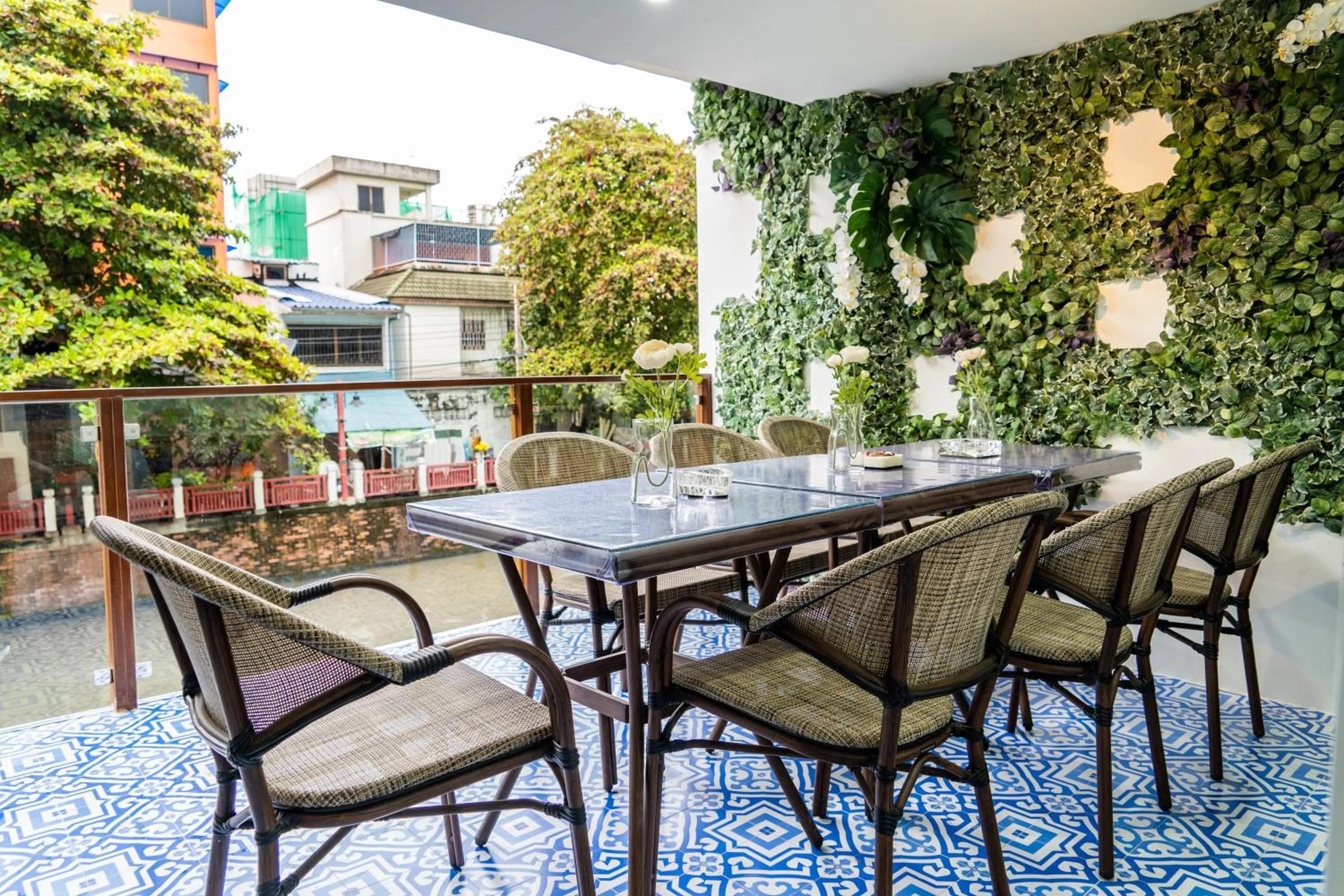 The LOL Elephant Hostel