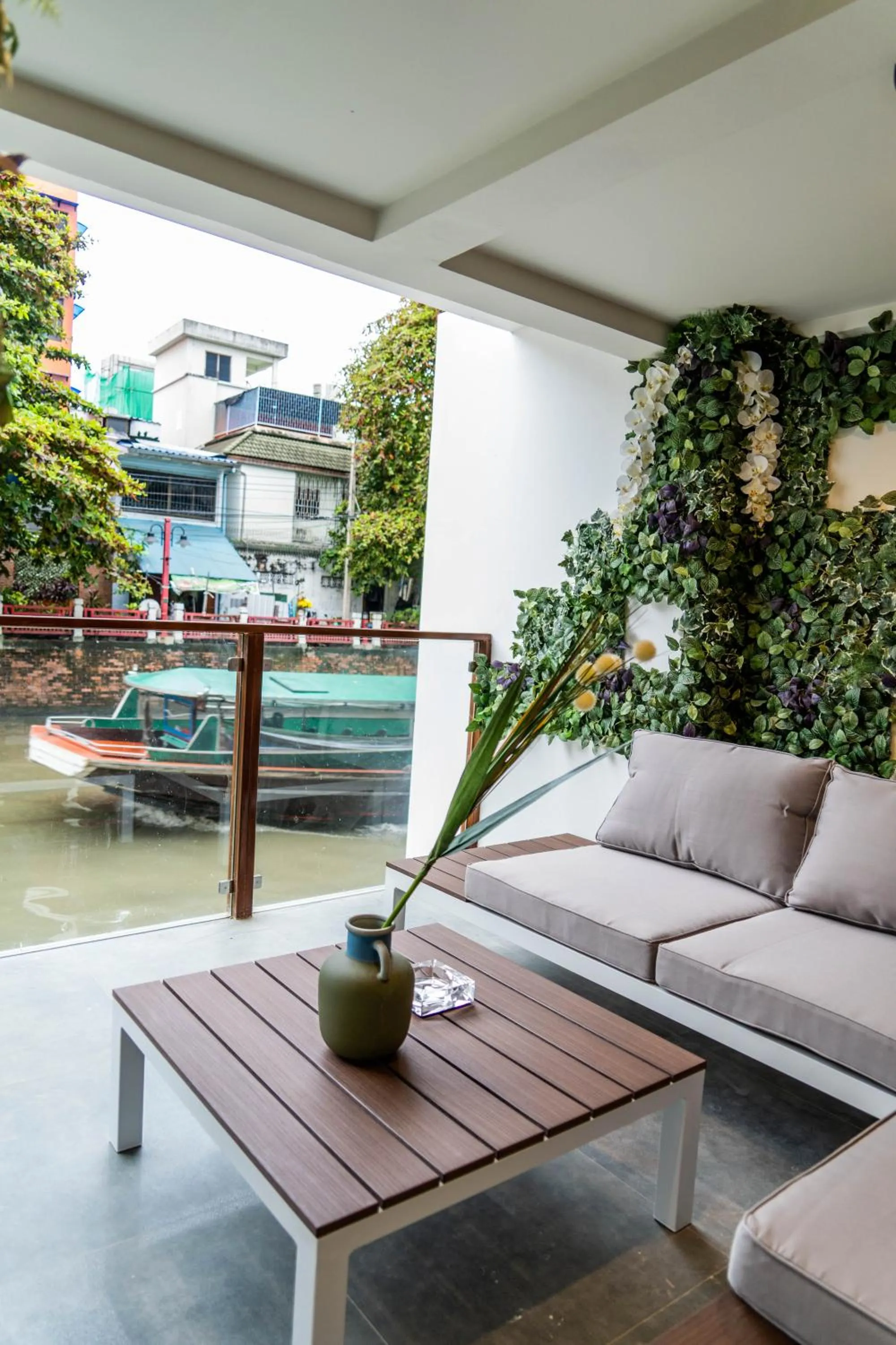 The LOL Elephant Hostel