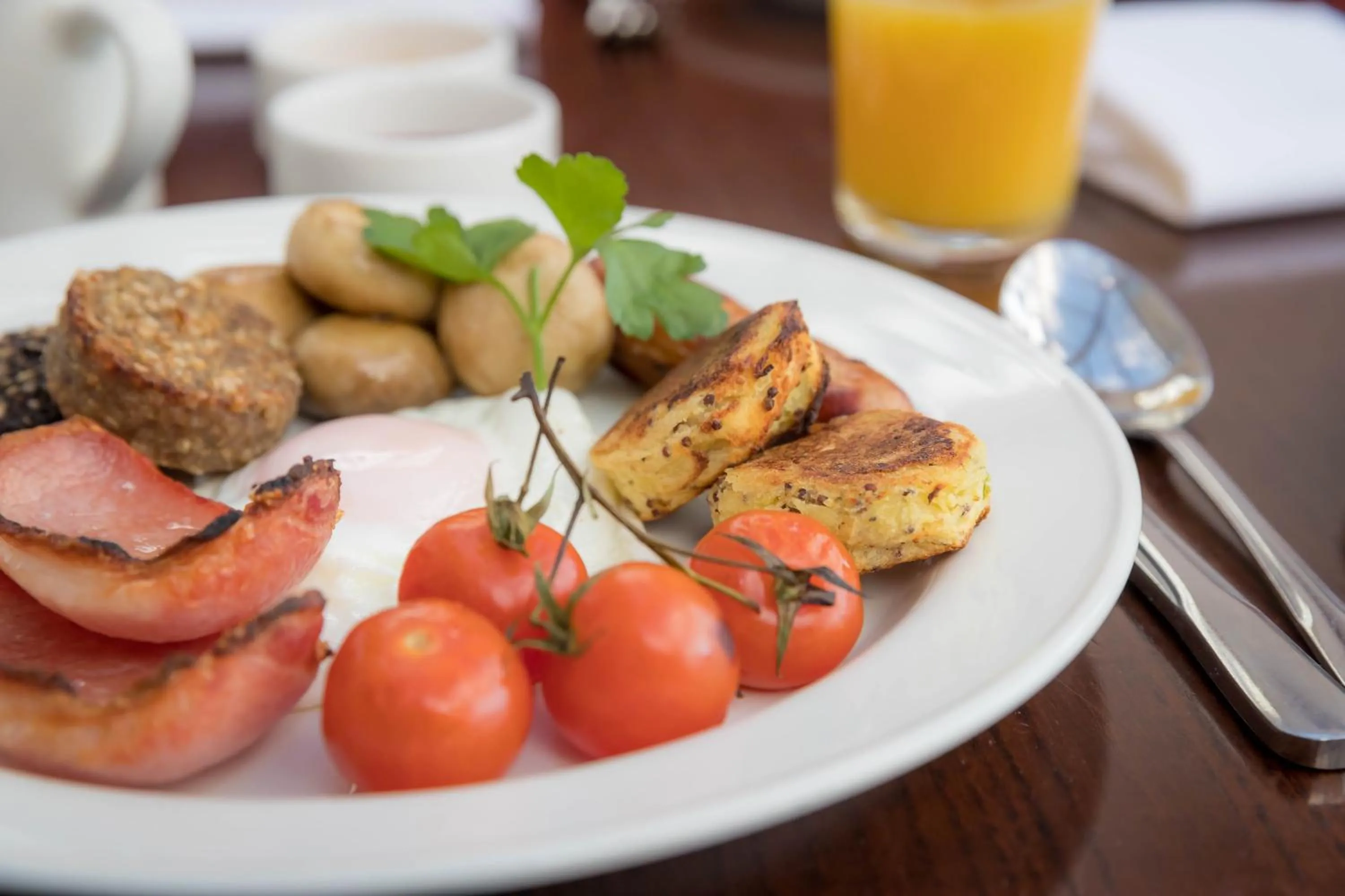 Breakfast in Ariel House