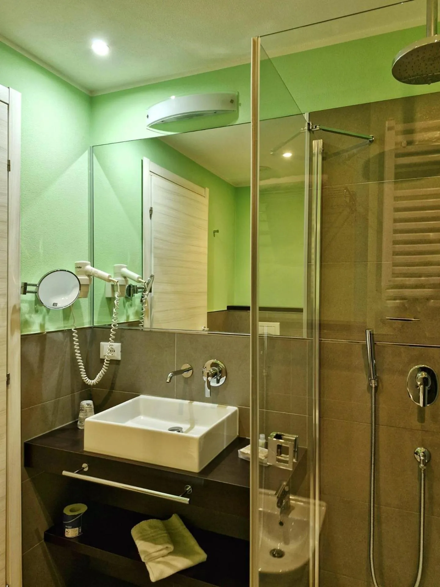Shower in Mansio Residence & Hotel