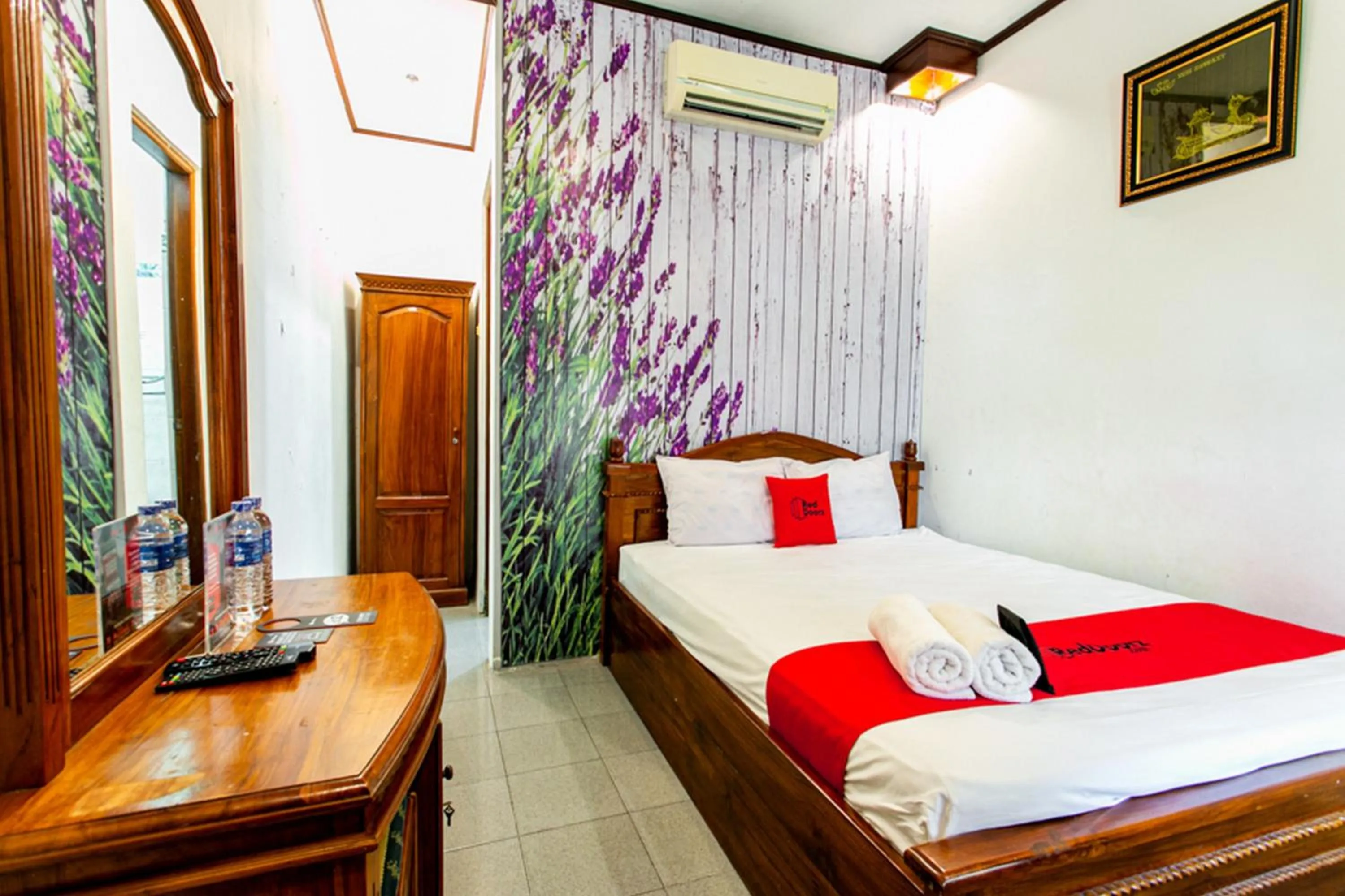 Bedroom, Bed in RedDoorz Plus near Taman Sari 2