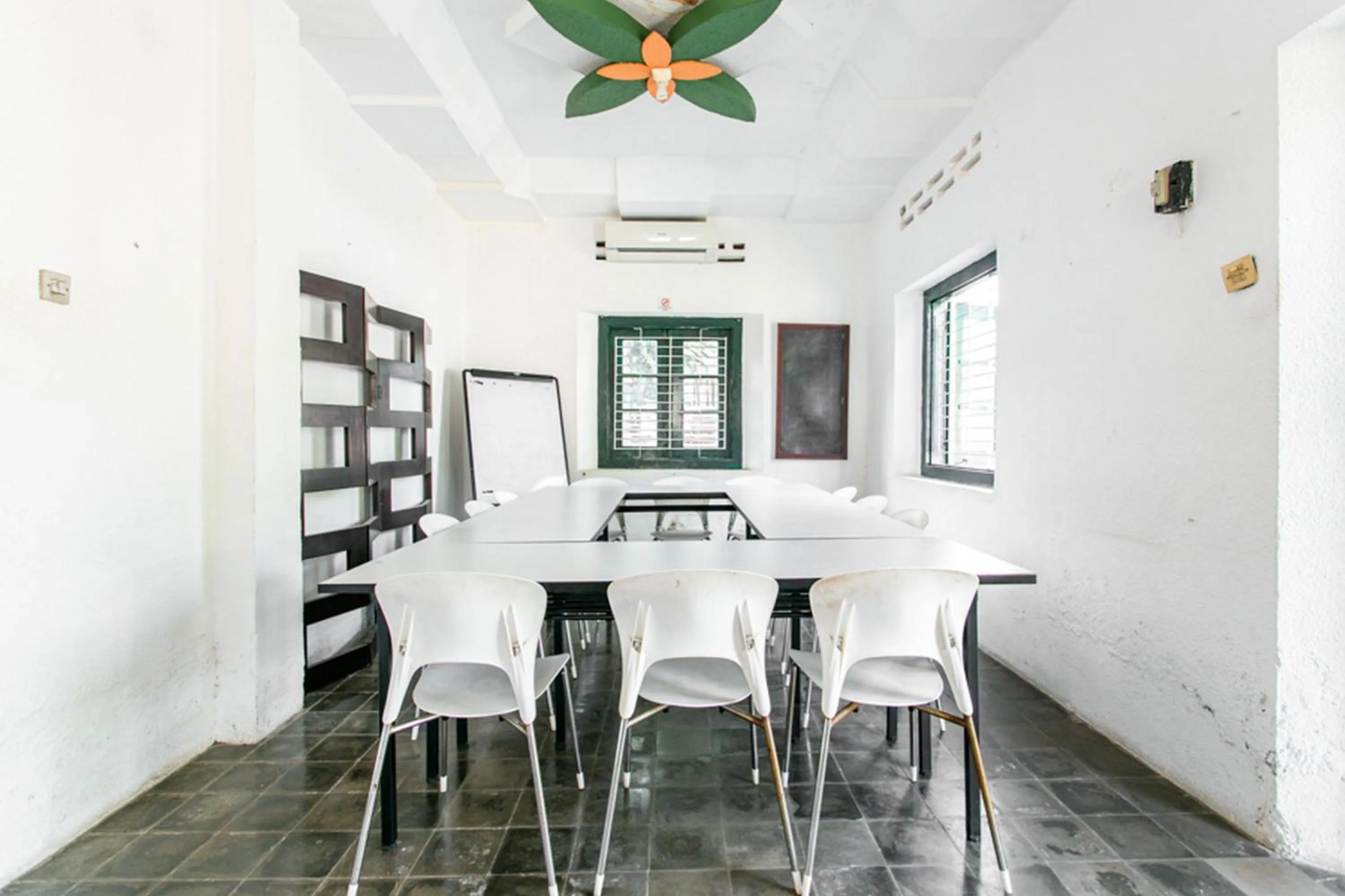 Dining area in RedDoorz Plus near Taman Sari 2