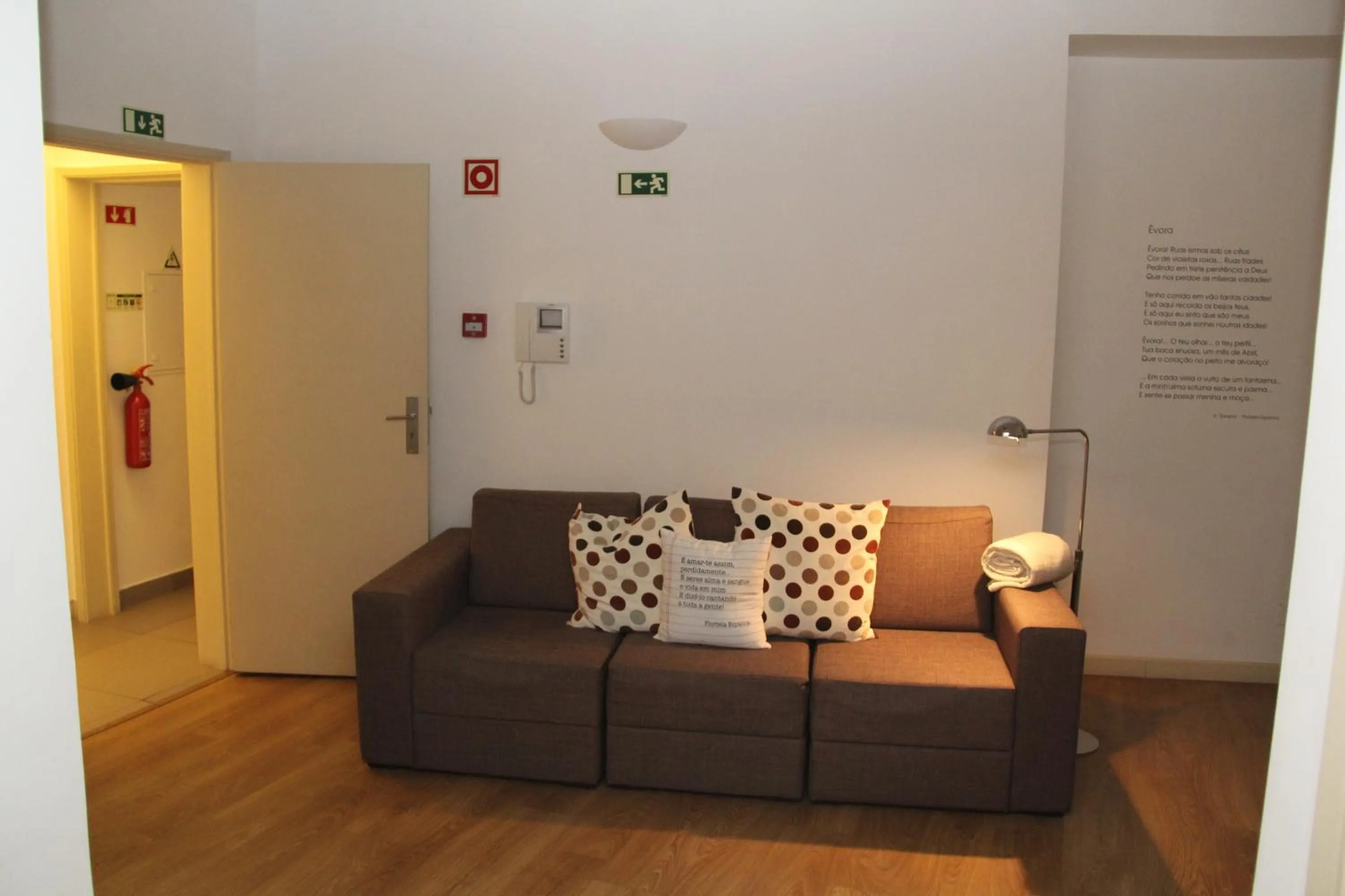 Communal lounge/ TV room in StayInn City - Évora