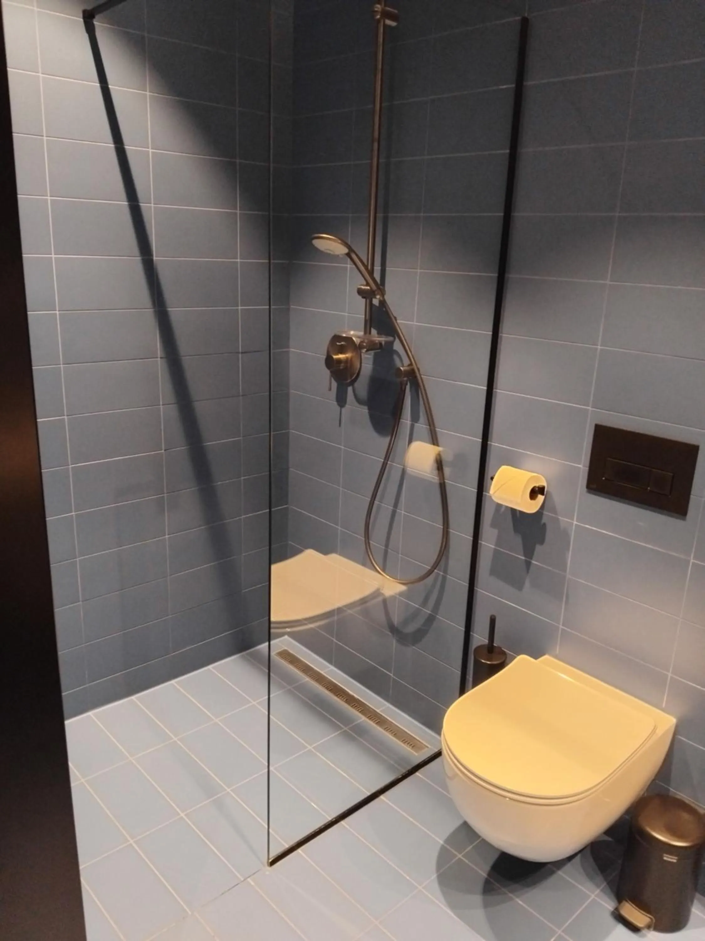 Shower in Urban Creme