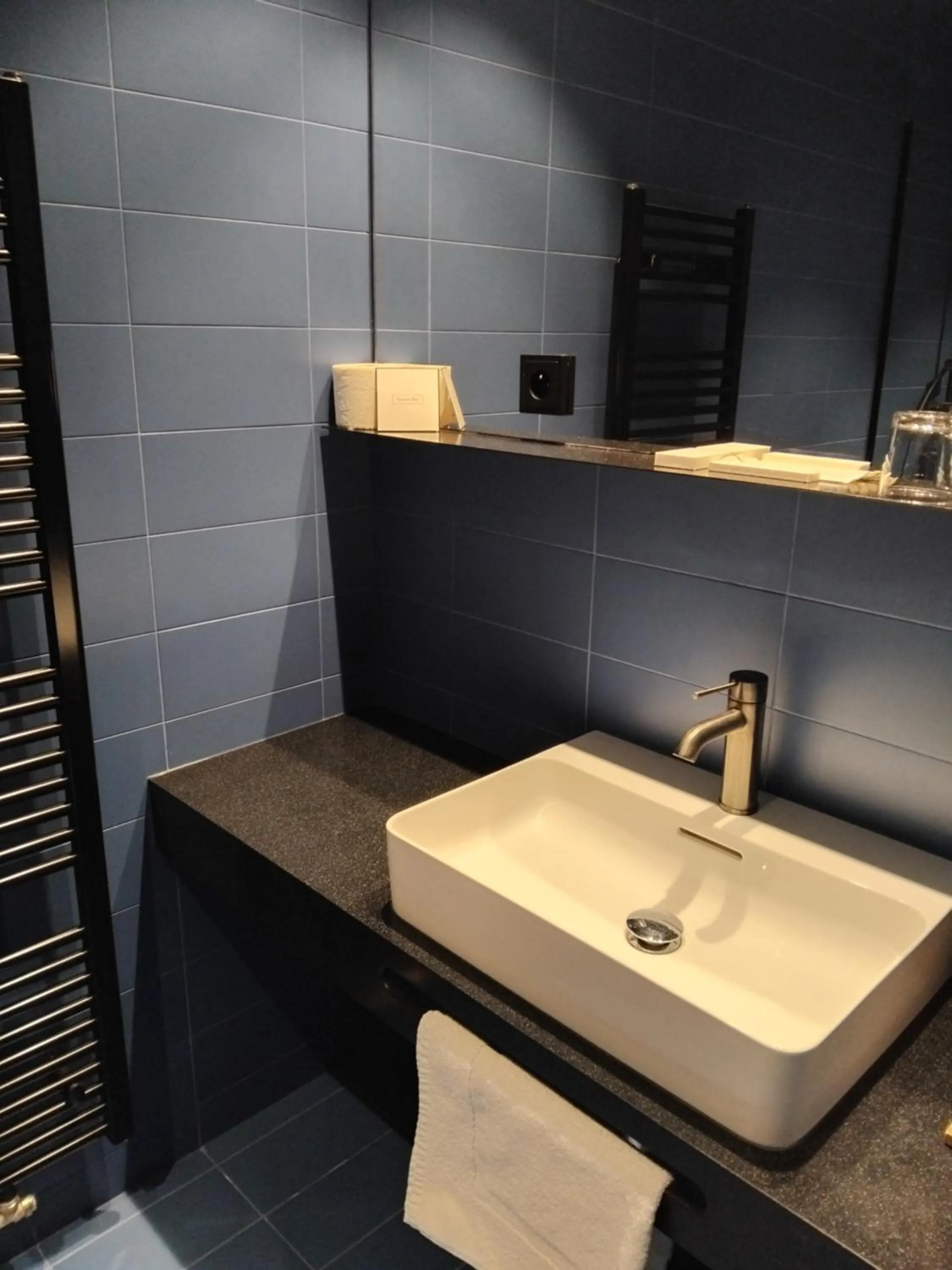 Photo of the whole room in Urban Creme