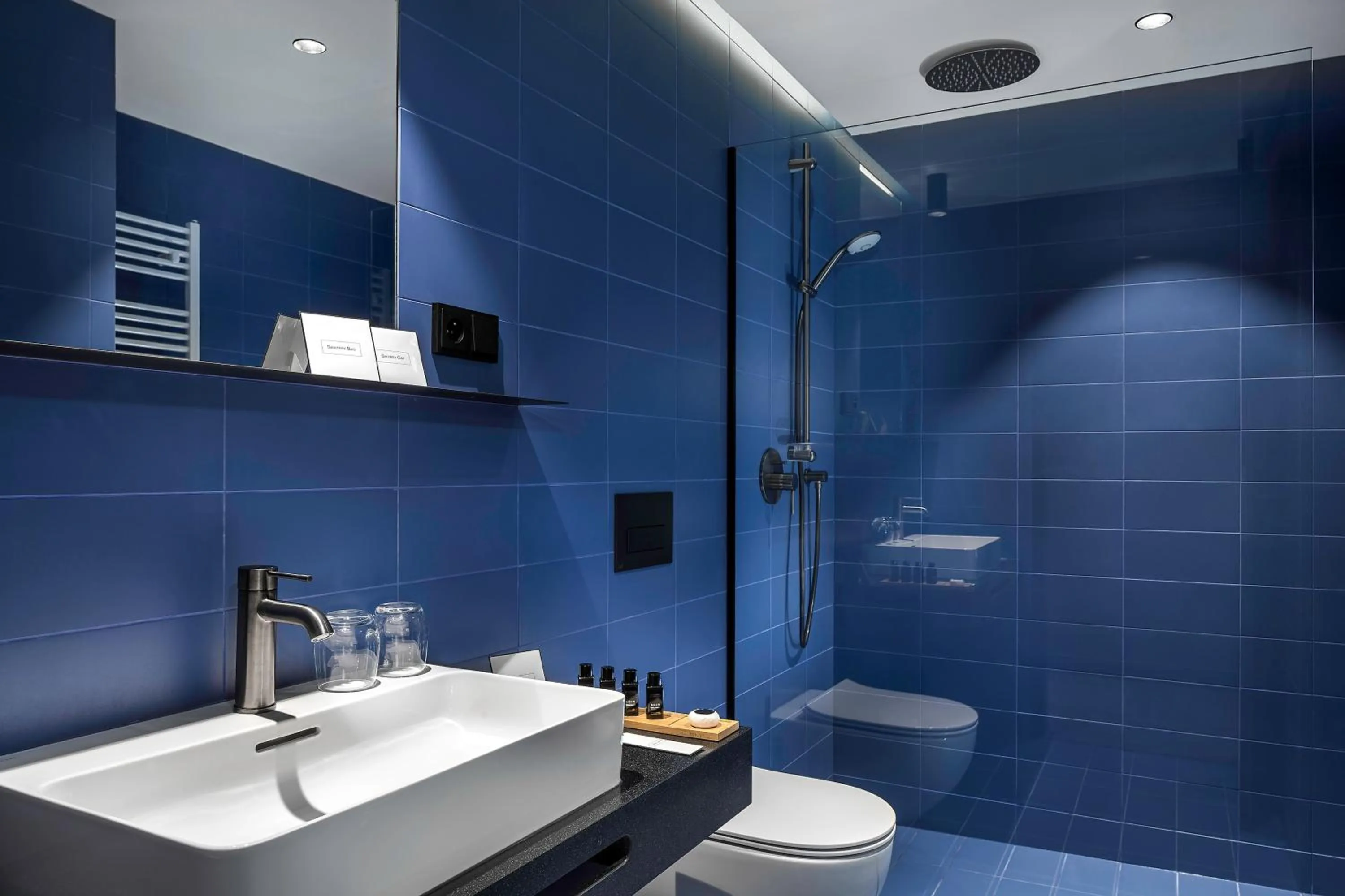 Shower in Urban Creme