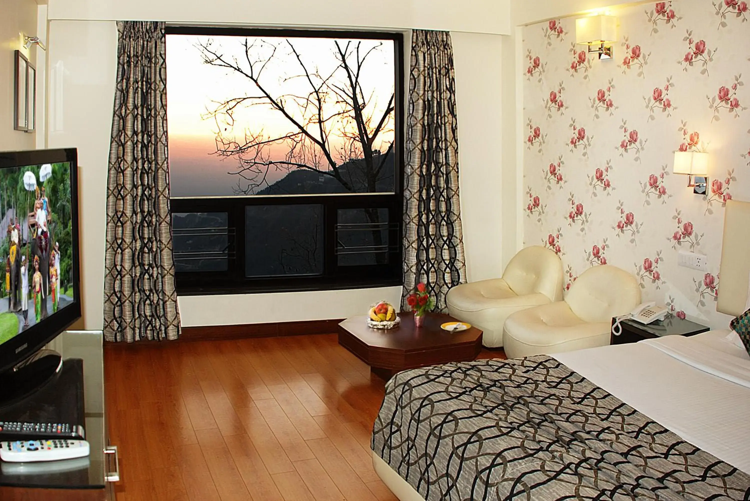 Super Deluxe Double Room in Honeymoon Inn Mussoorie Super Deluxe Double Room in Honeymoon Inn Mussoorie