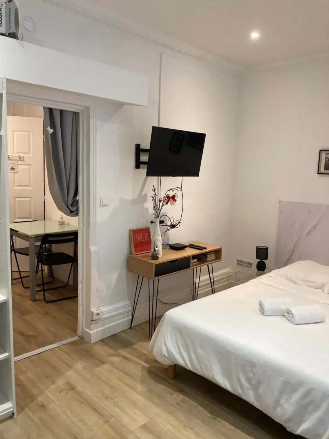 Garona in City Rosa Garona in City Rosa