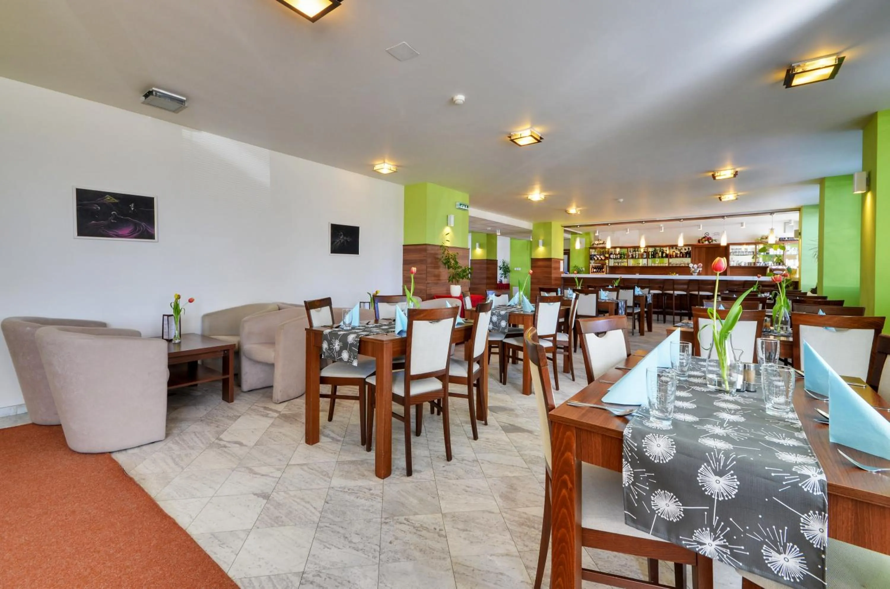 Restaurant/places to eat in Hotel Klar