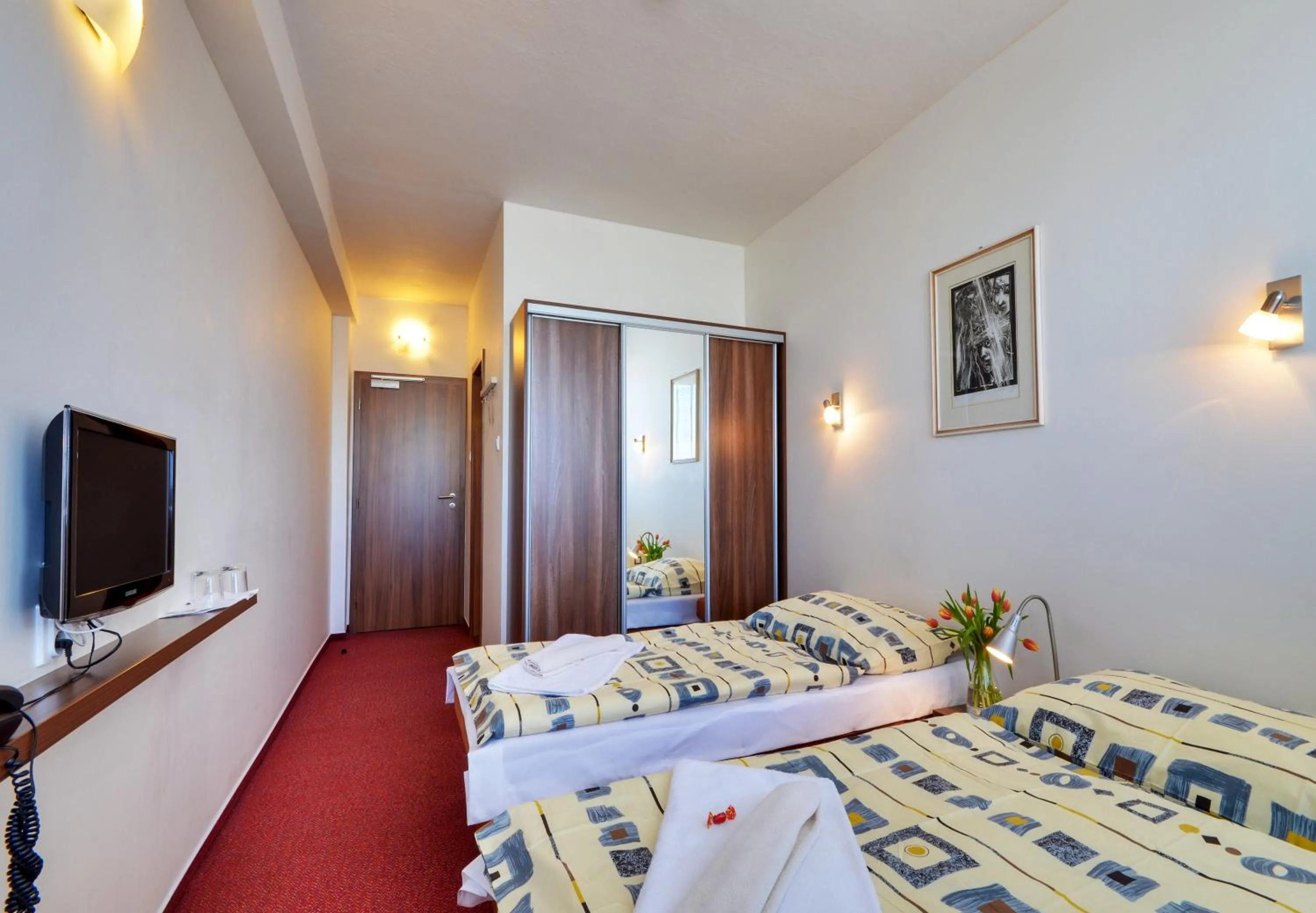 Photo of the whole room, Bed in Hotel Klar