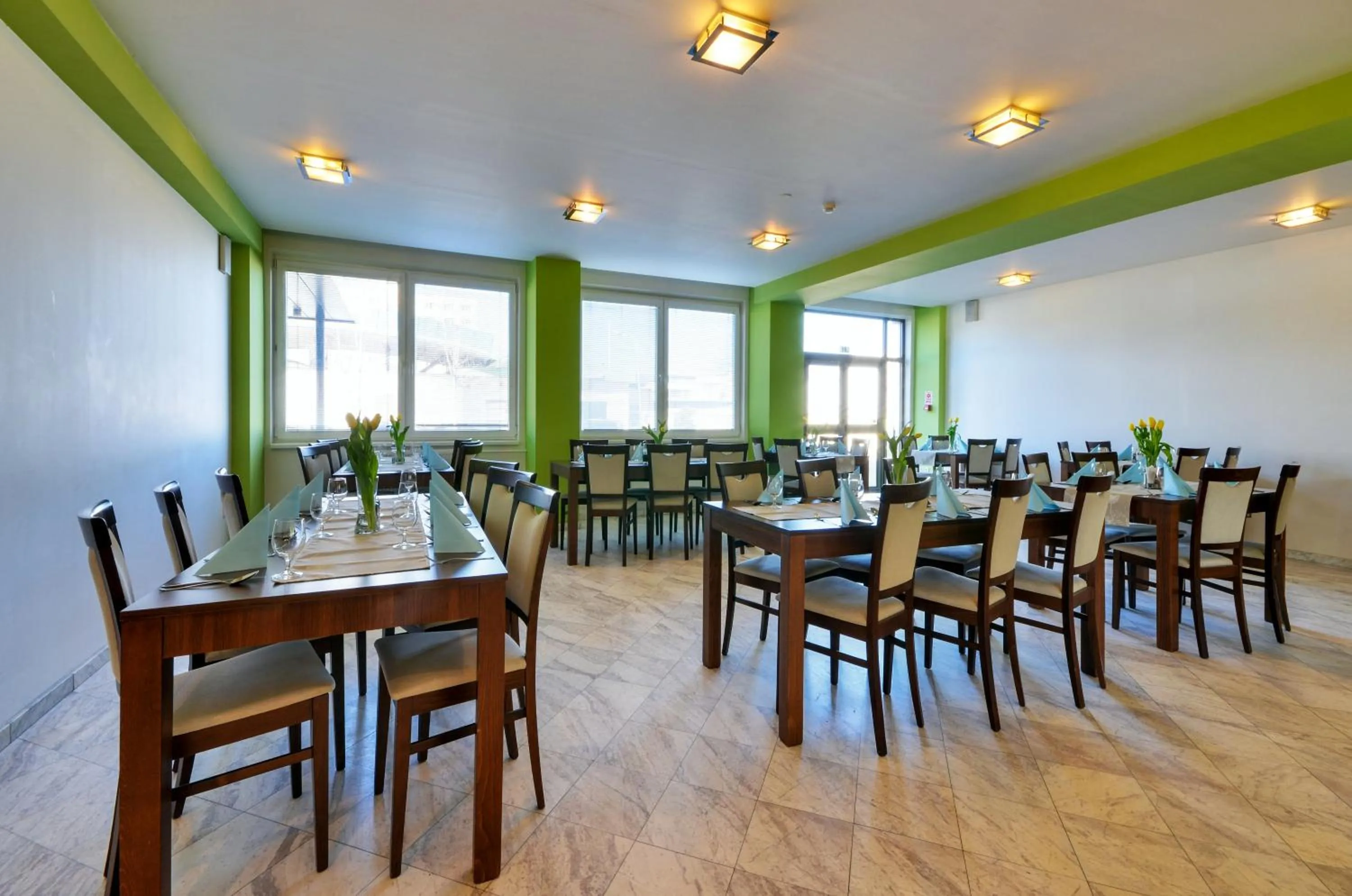 Restaurant/places to eat in Hotel Klar