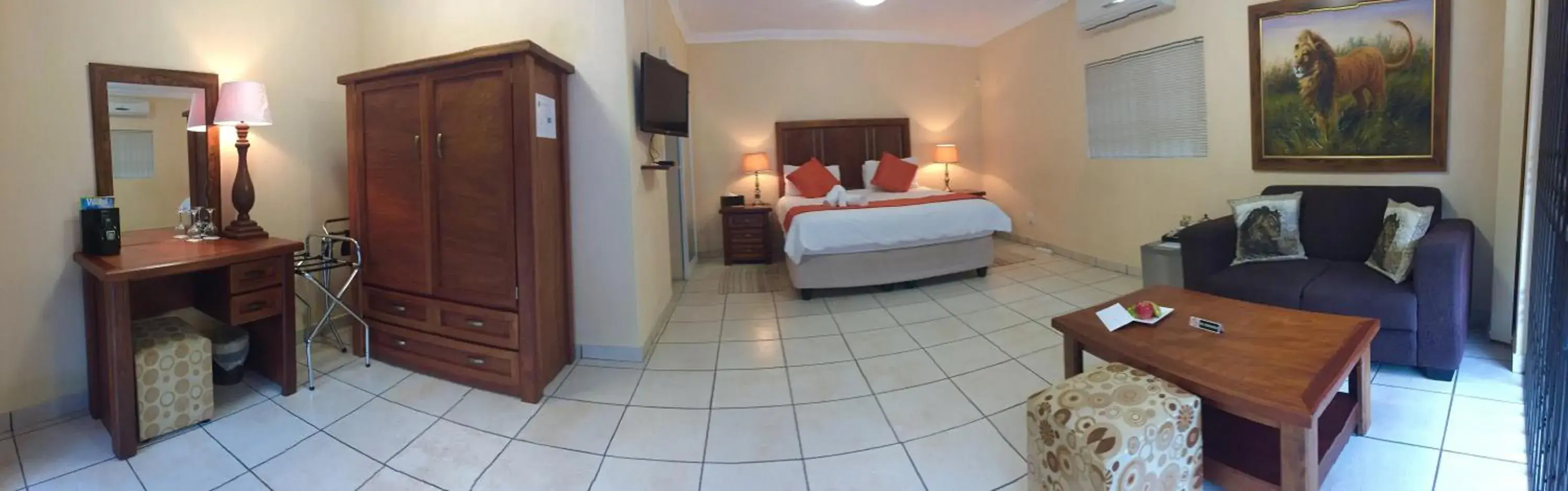 Deluxe Double or Twin Room with Pool Access - single occupancy in Ubuntu Bed and Breakfast Deluxe Double or Twin Room with Pool Access - single occupancy in Ubuntu Bed and Breakfast