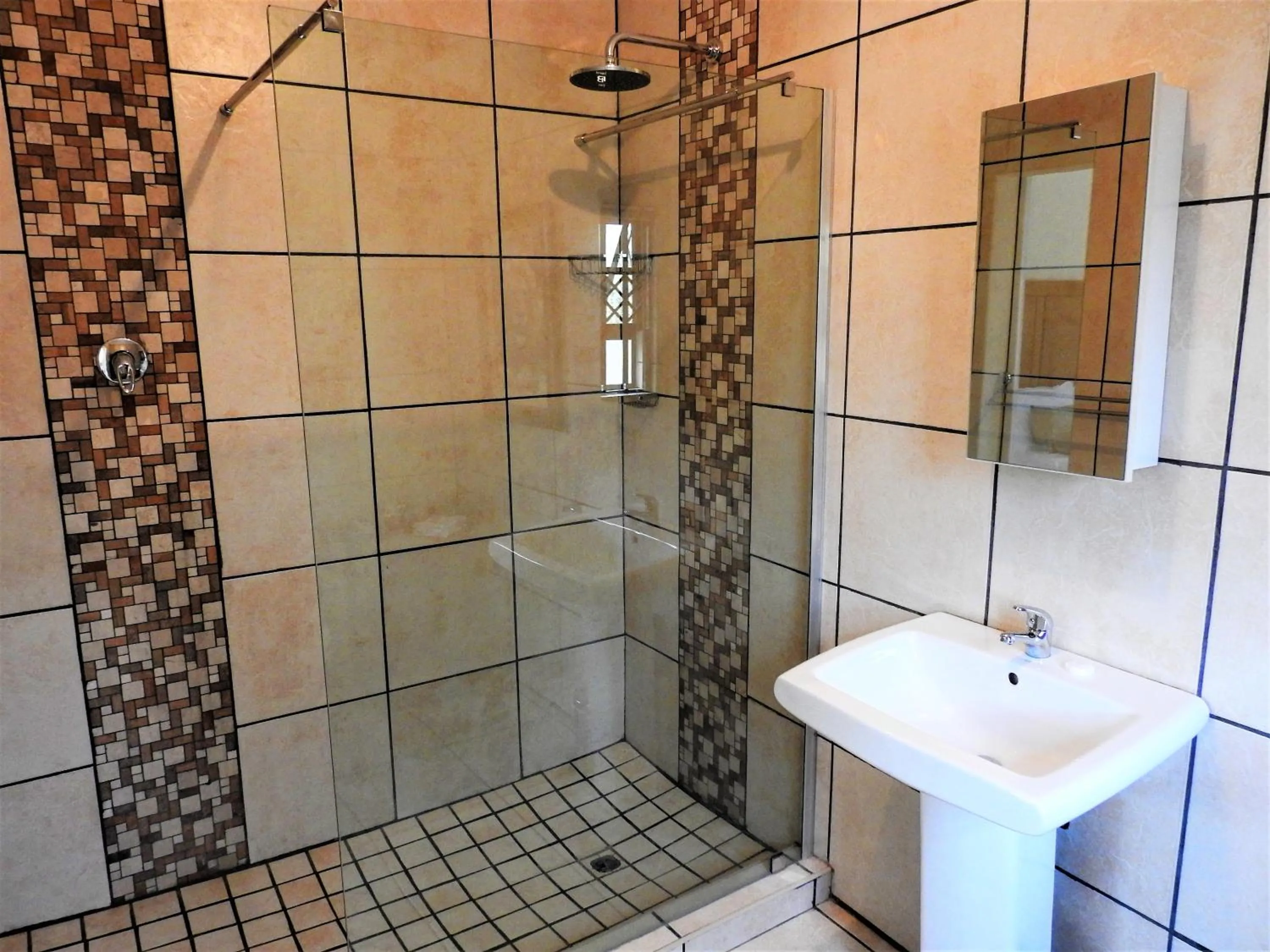 Shower in Ubuntu Bed and Breakfast