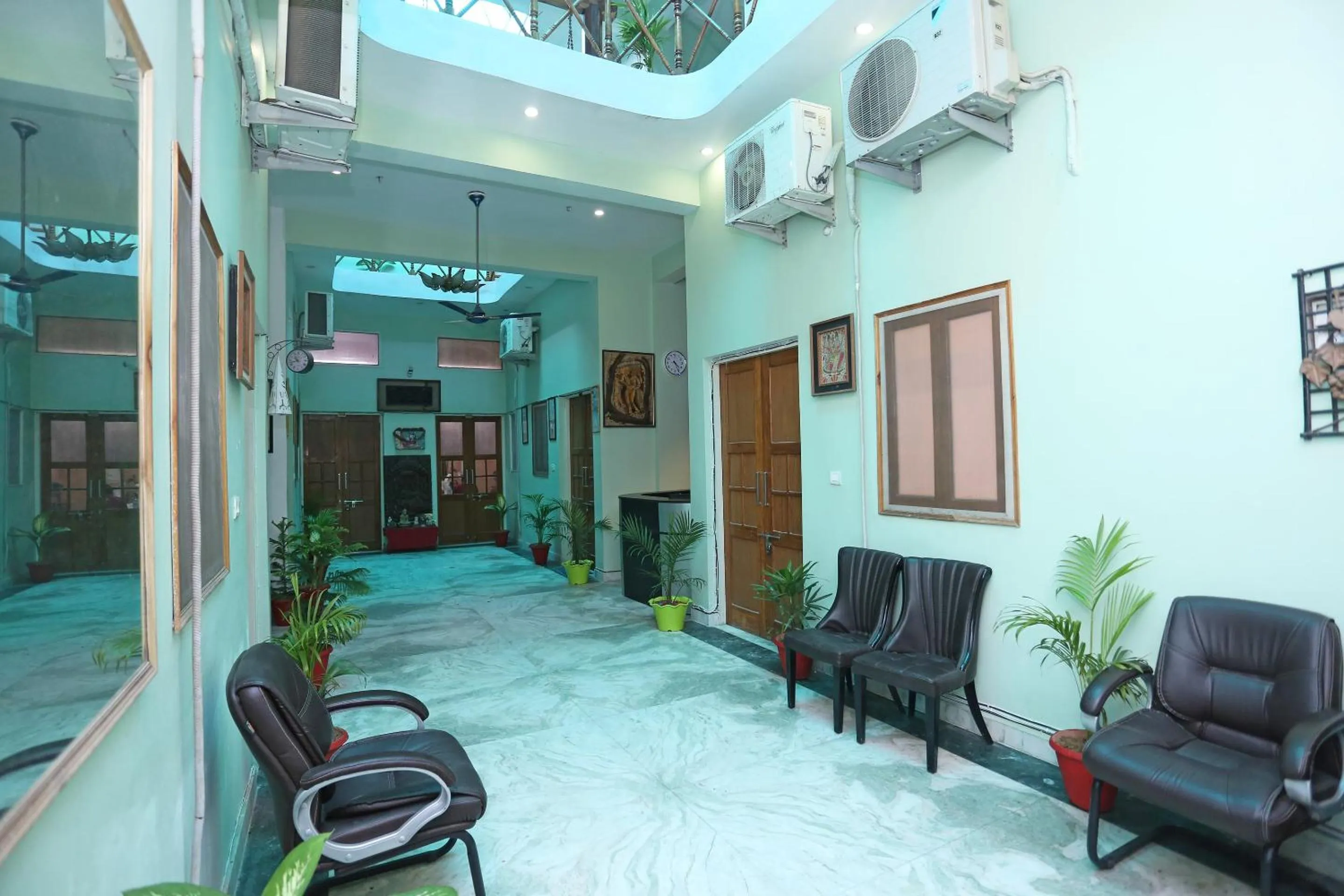Lobby or reception in Super Collection-O Sara Grand Near Ram Manohar Lohia hospital