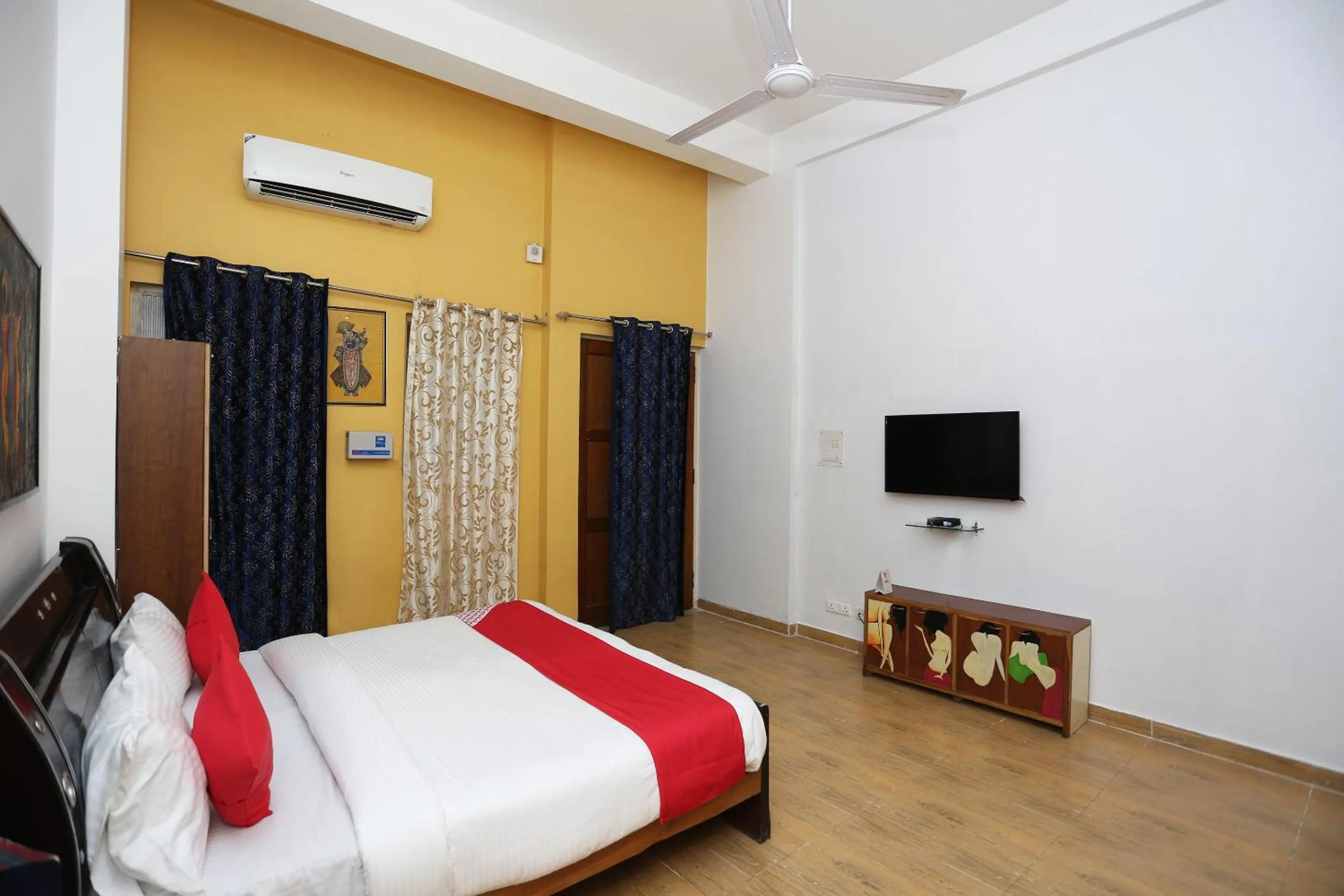 Bedroom, Bed in Super Collection-O Sara Grand Near Ram Manohar Lohia hospital