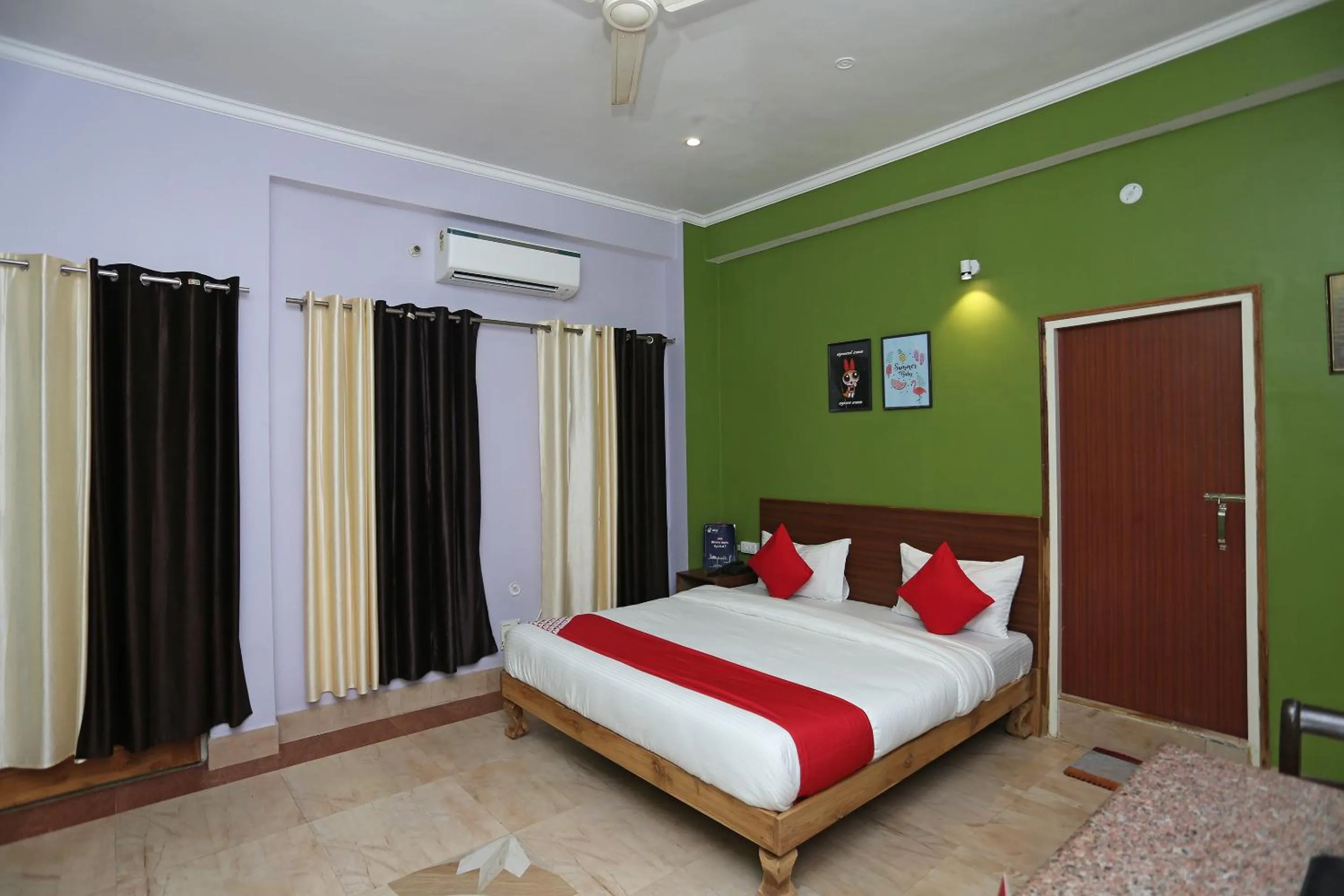 Bedroom, Bed in Super Collection-O Sara Grand Near Ram Manohar Lohia hospital