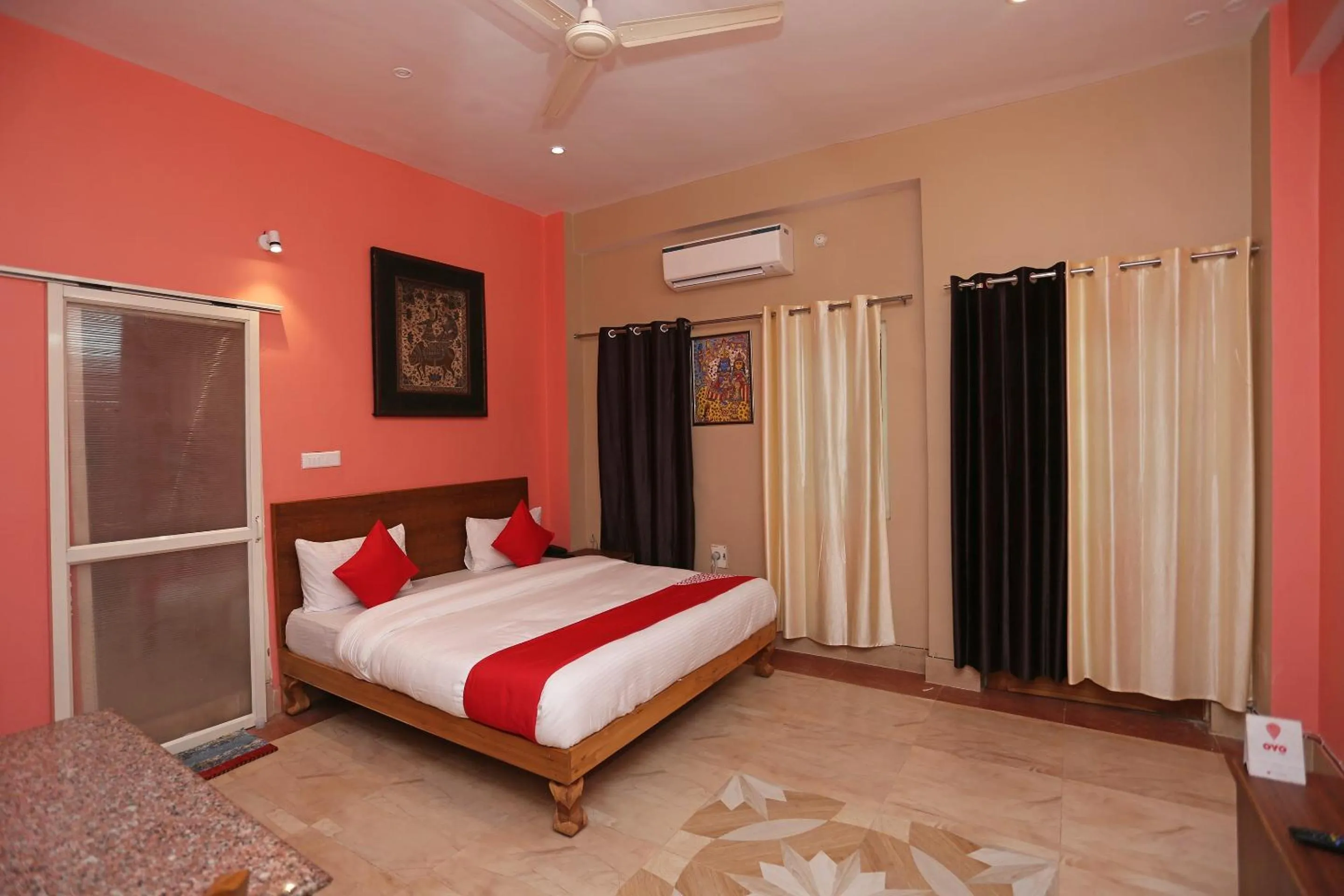 Bedroom, Bed in Super Collection-O Sara Grand Near Ram Manohar Lohia hospital