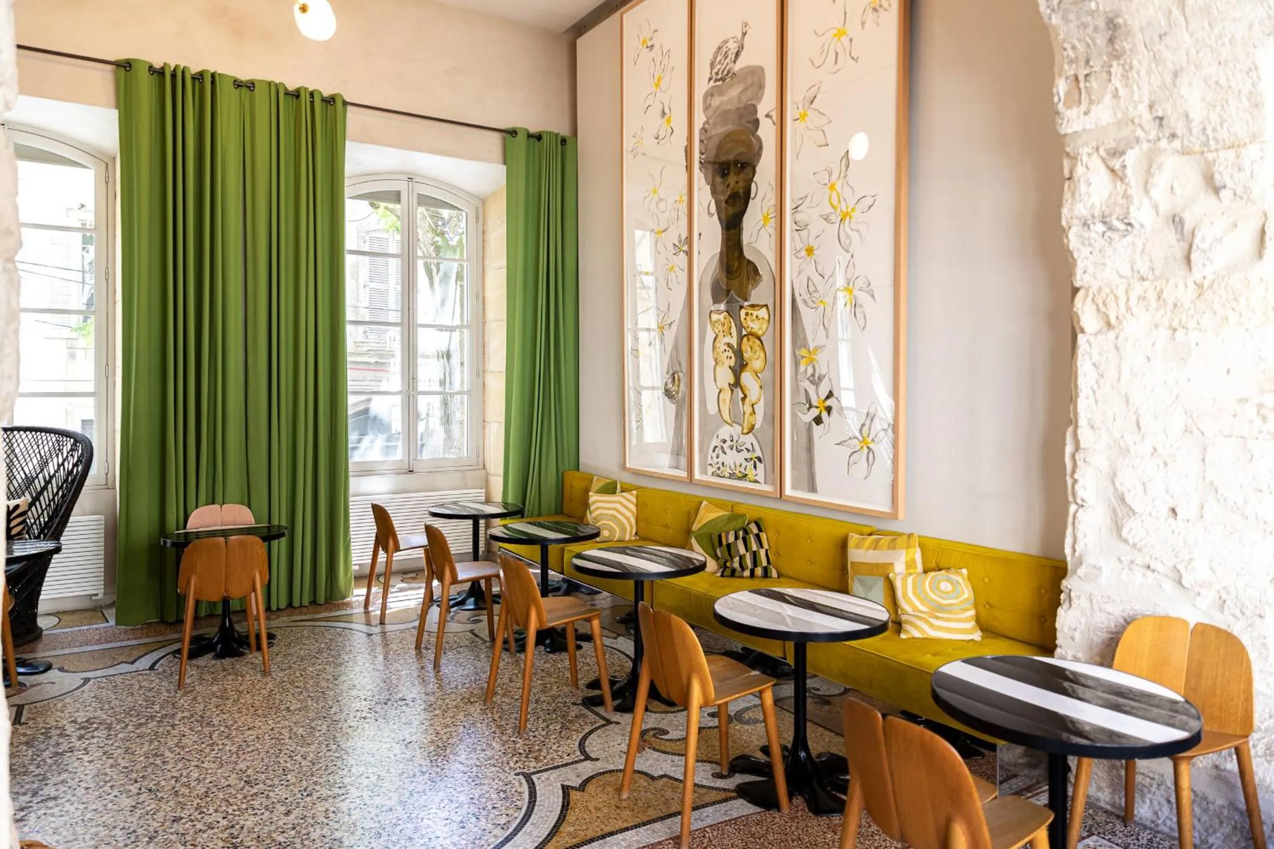 Restaurant/places to eat in Hôtel Du Cloître
