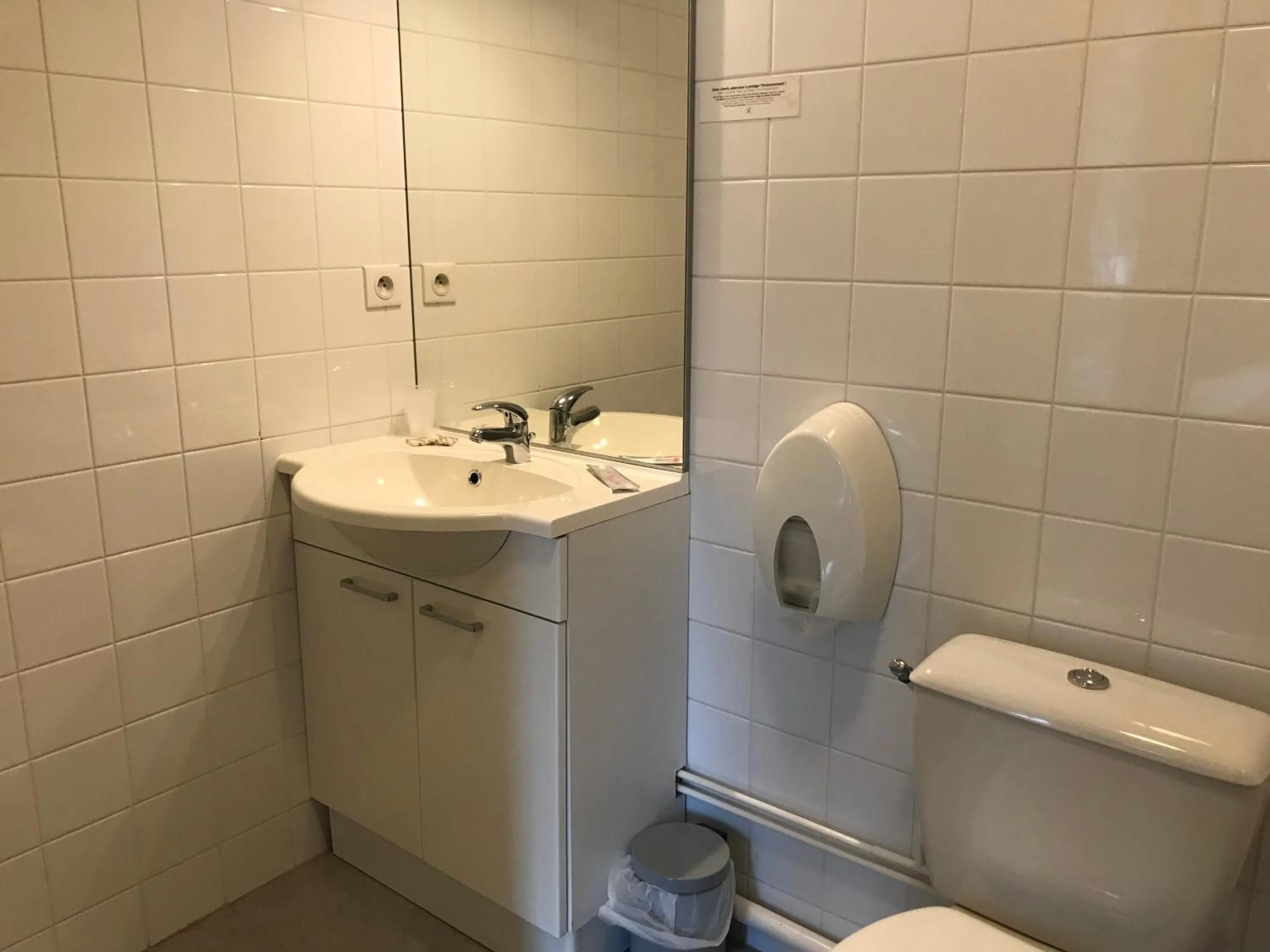 Bathroom in Logis hotel Saint-Joseph