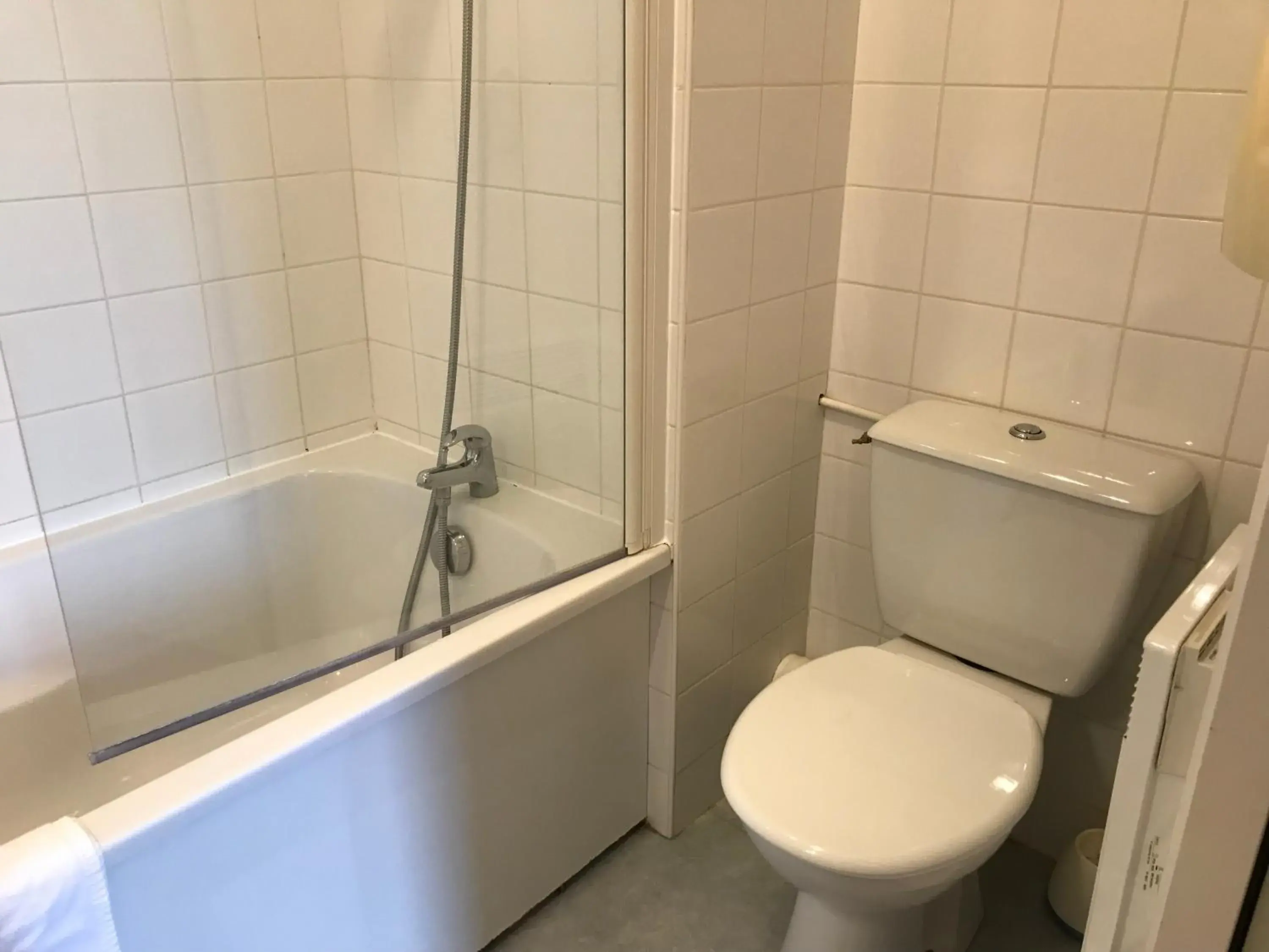 Quadruple Room in Logis hotel Saint-Joseph Quadruple Room in Logis hotel Saint-Joseph