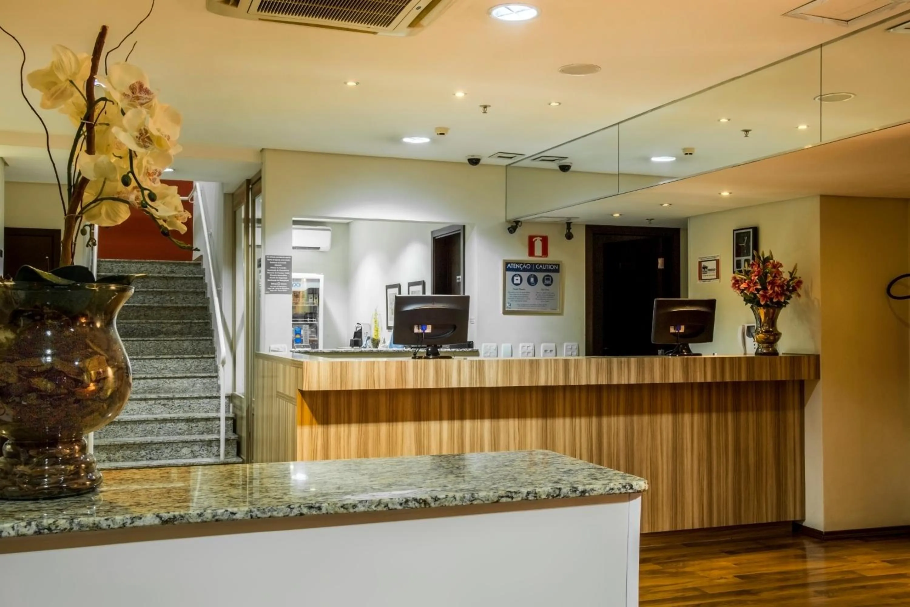 Lobby or reception in JR Hotel Ribeirão Preto