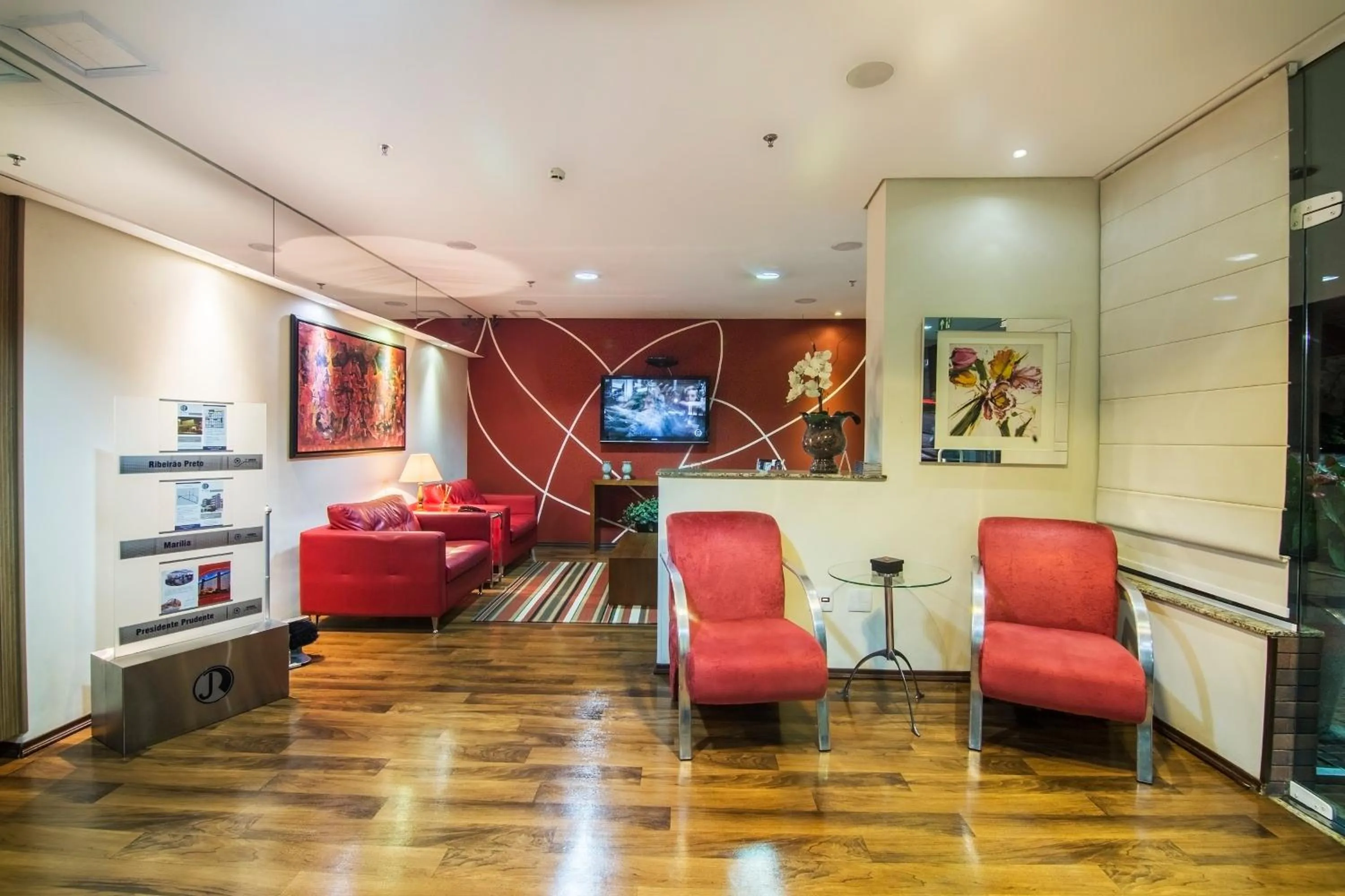 Communal lounge/ TV room in JR Hotel Ribeirão Preto
